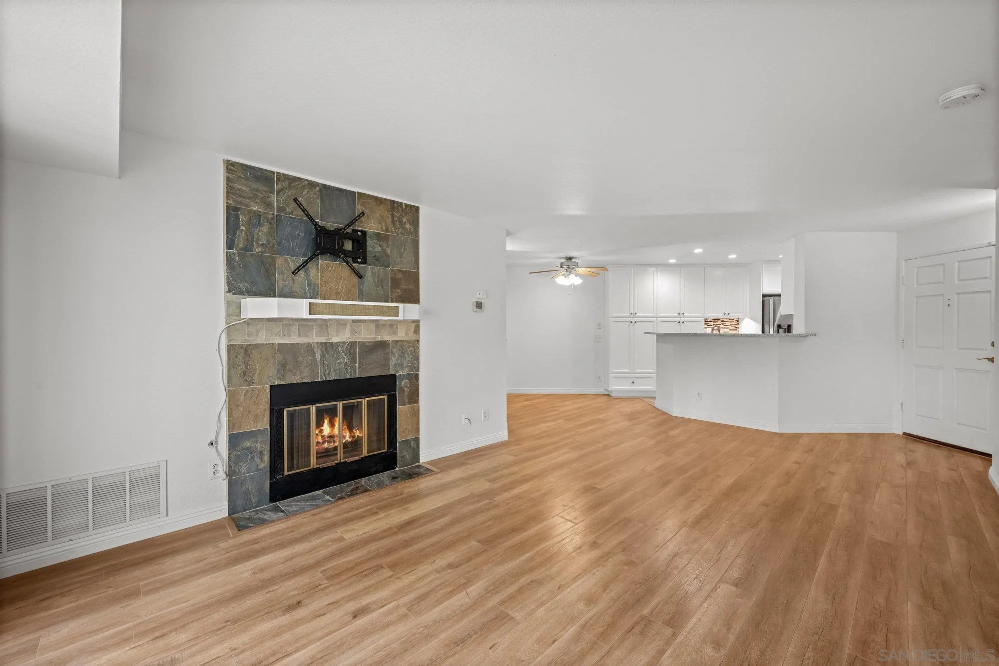 https://cdn.realtyfeed.com/cdn/127/250036308/8d7e1d7fd8806049349bdea4c92a264d.webp