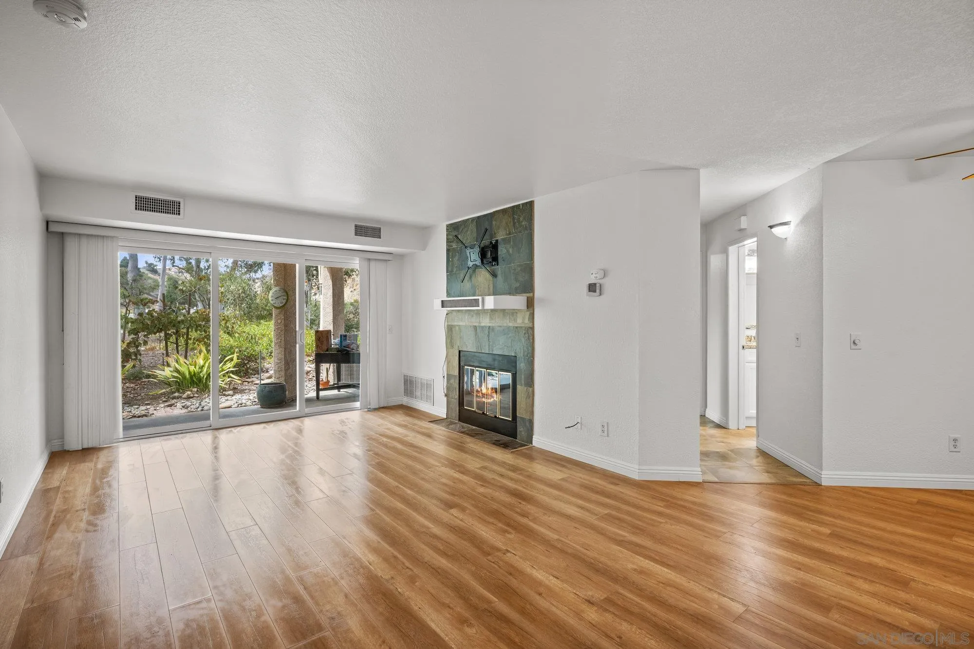 https://cdn.realtyfeed.com/cdn/127/250036308/ef89494eb49c9af34dd84602ad2c3ea6.webp