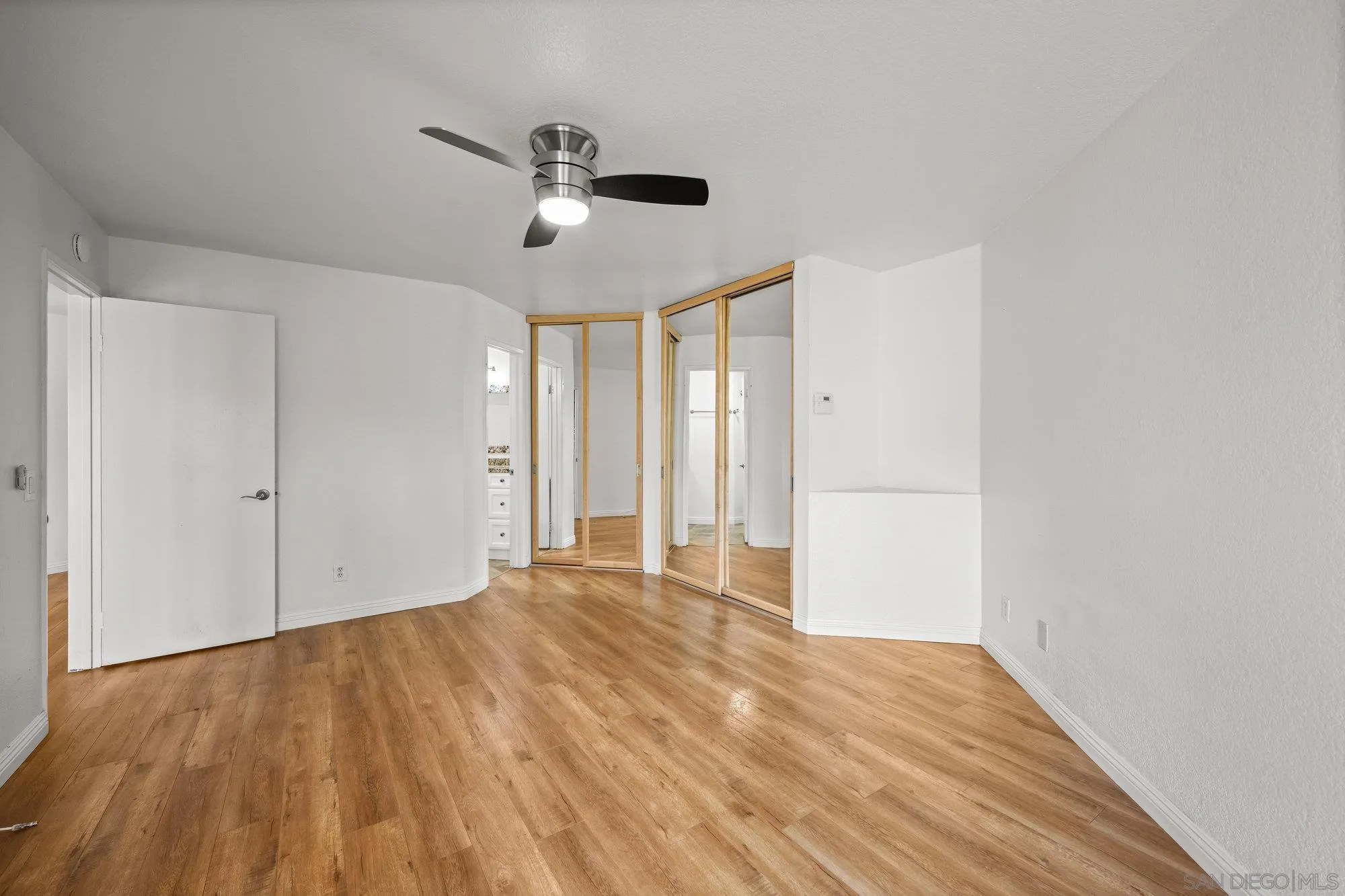 https://cdn.realtyfeed.com/cdn/127/250036308/f297d6ddded836bd0ee8b7f580fa5b9c.webp