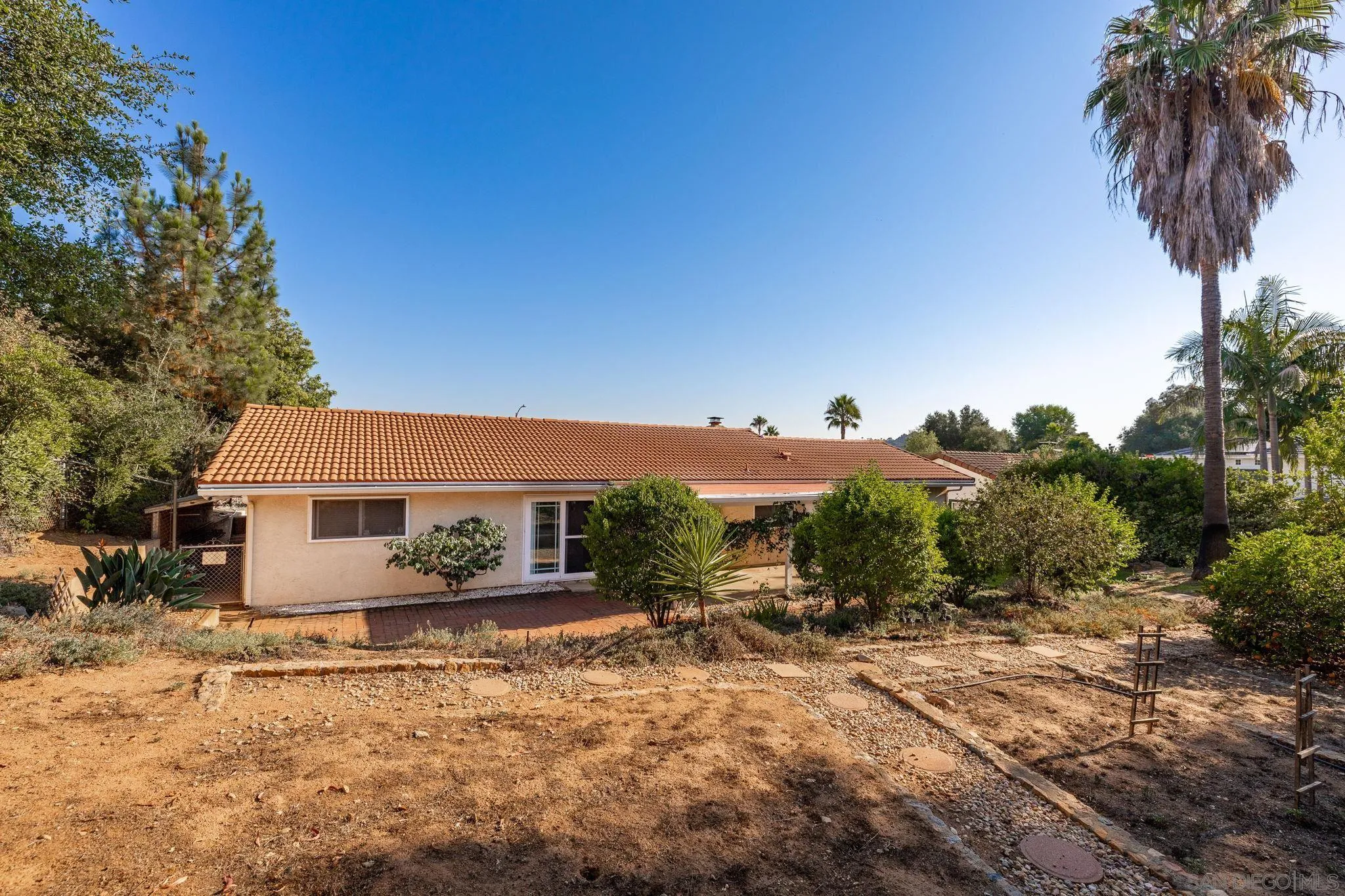 https://cdn.realtyfeed.com/cdn/127/250036311/4b82eda8ac7b04760e130e8b7498b8e7.webp