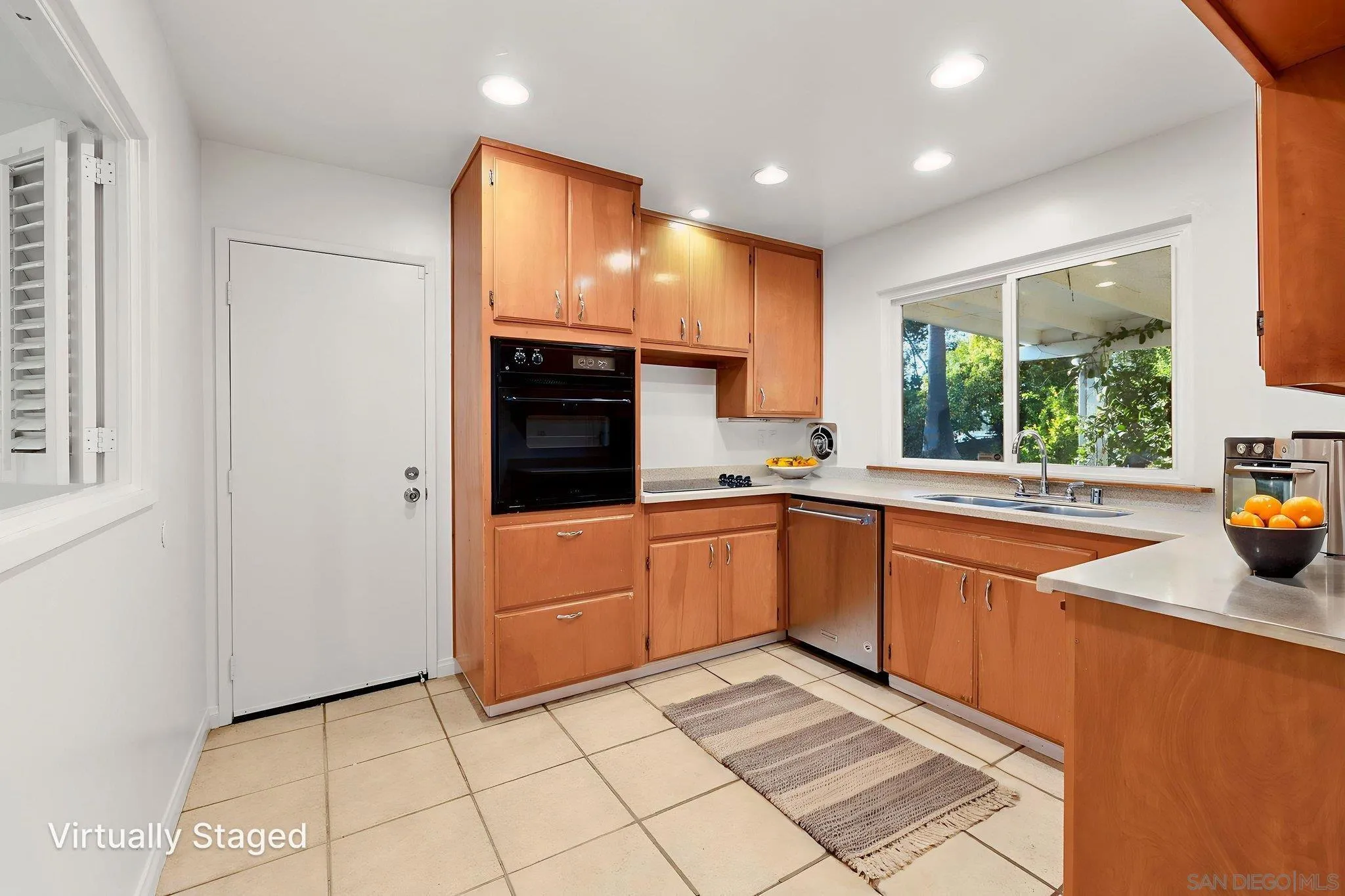 https://cdn.realtyfeed.com/cdn/127/250036311/768f1290f6071da0f024e50938417ae7.webp