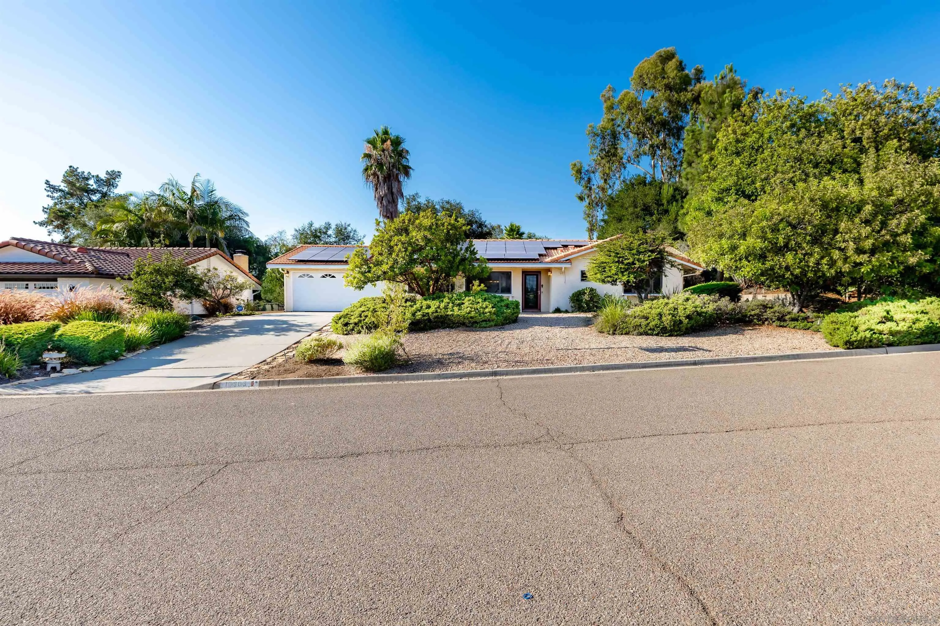 https://cdn.realtyfeed.com/cdn/127/250036311/83a1bb23737dd67443991e3d30f1e5b9.webp