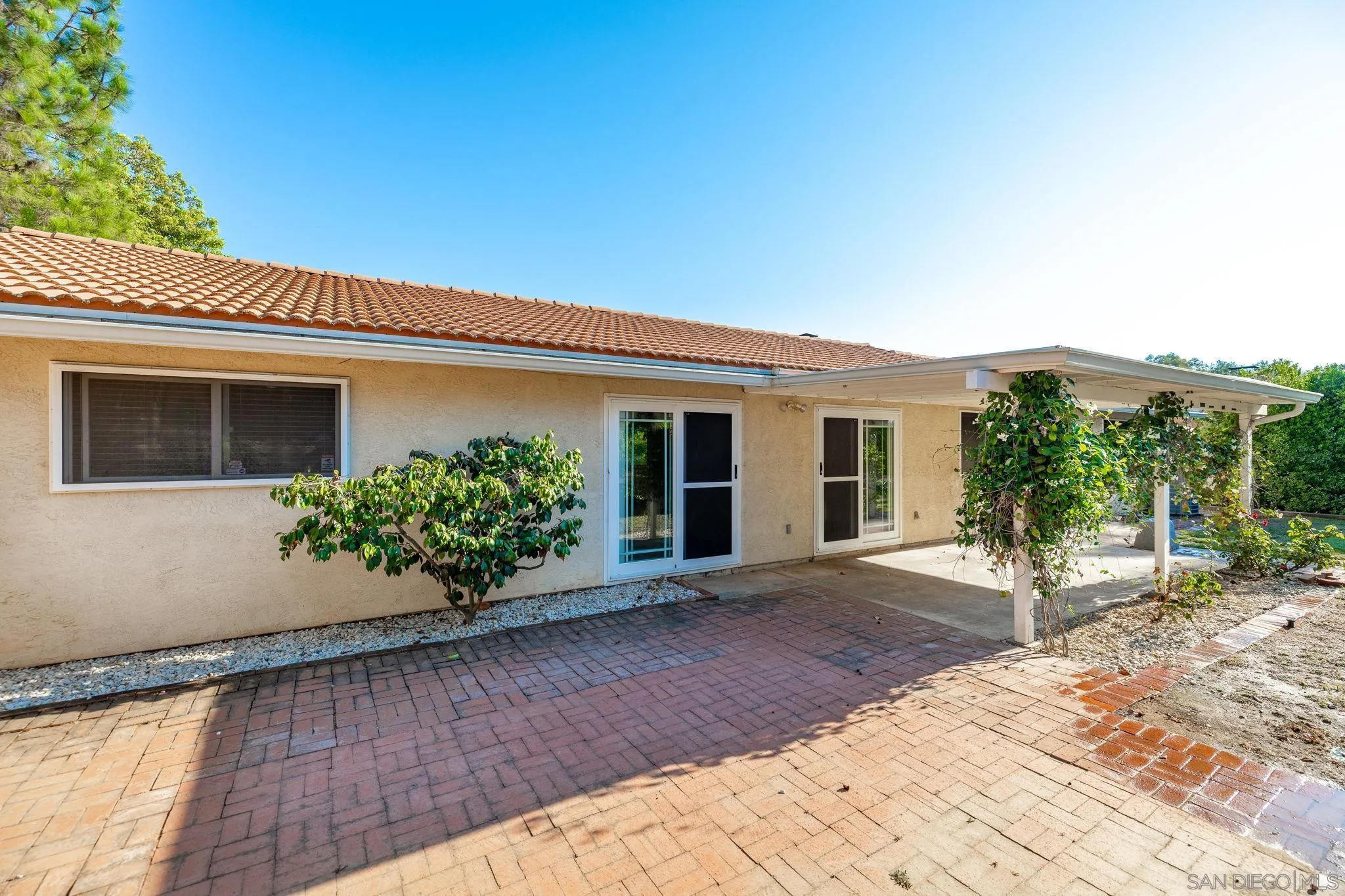 https://cdn.realtyfeed.com/cdn/127/250036311/dc1b34c42bac1fcb9e181d21911203a8.webp