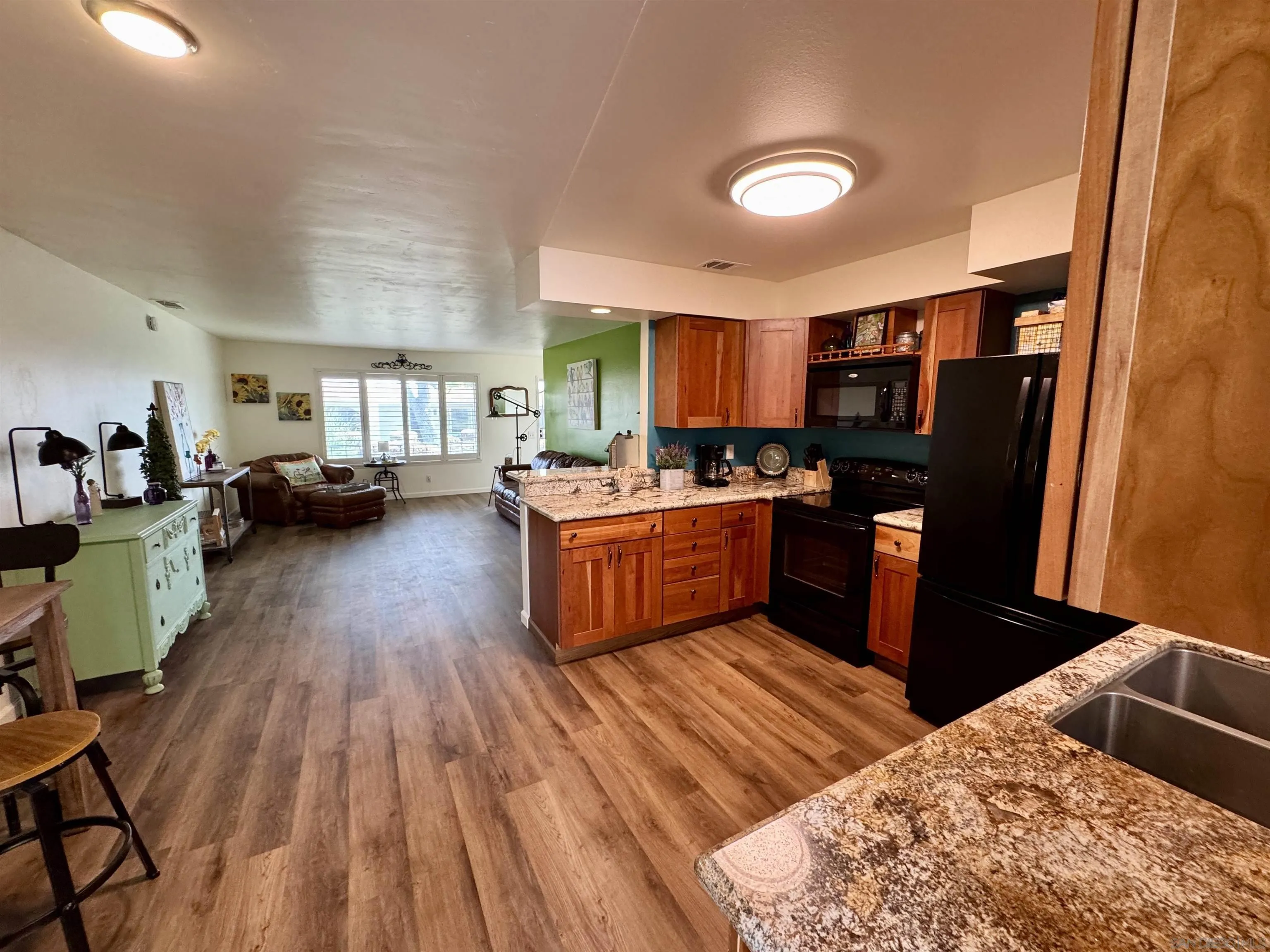 https://cdn.realtyfeed.com/cdn/127/250036313/2015828f5f6967ab20ec379a4e850094.webp