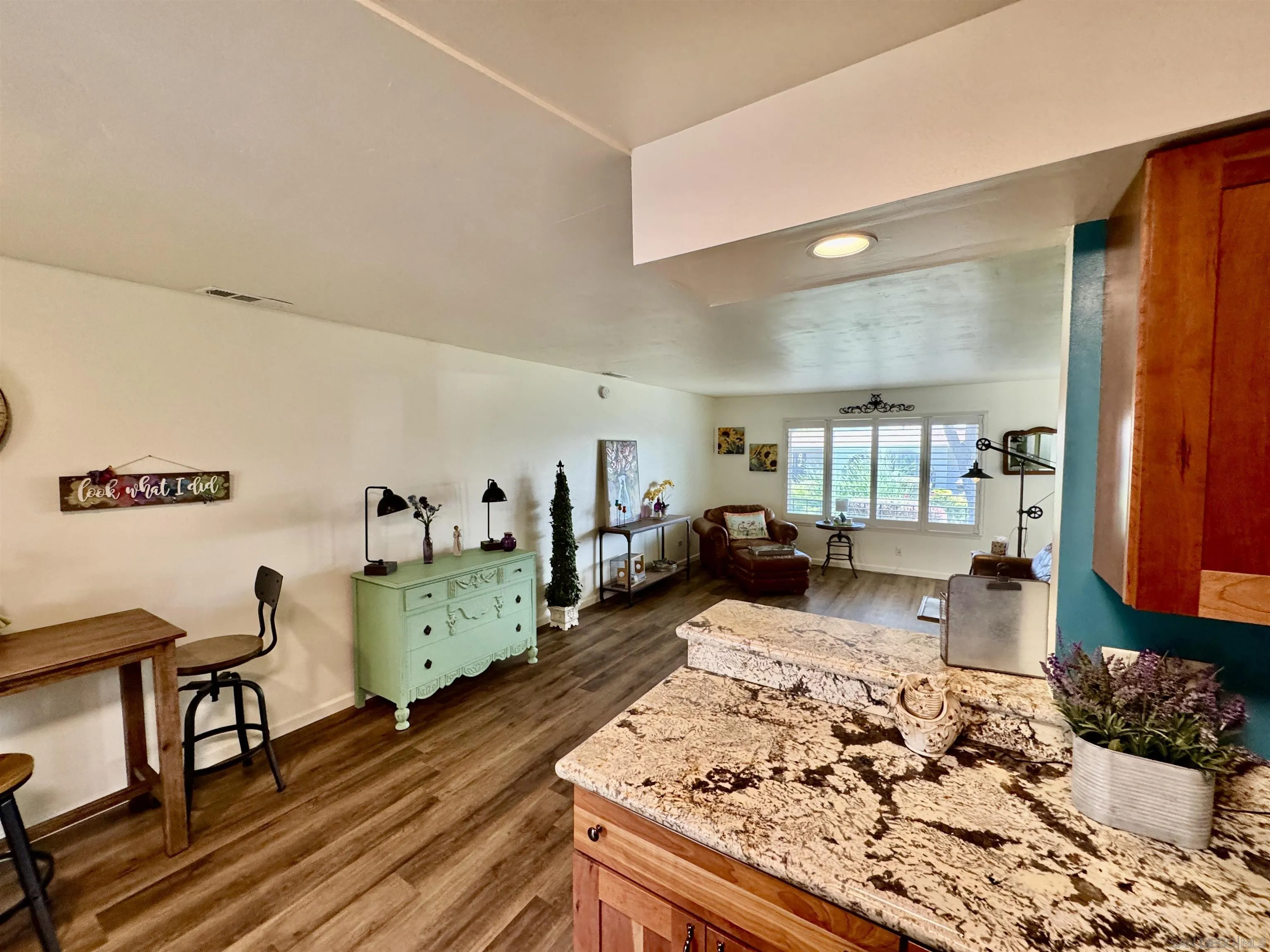 https://cdn.realtyfeed.com/cdn/127/250036313/80a13d977f003c9ad05c52f809f79006.webp