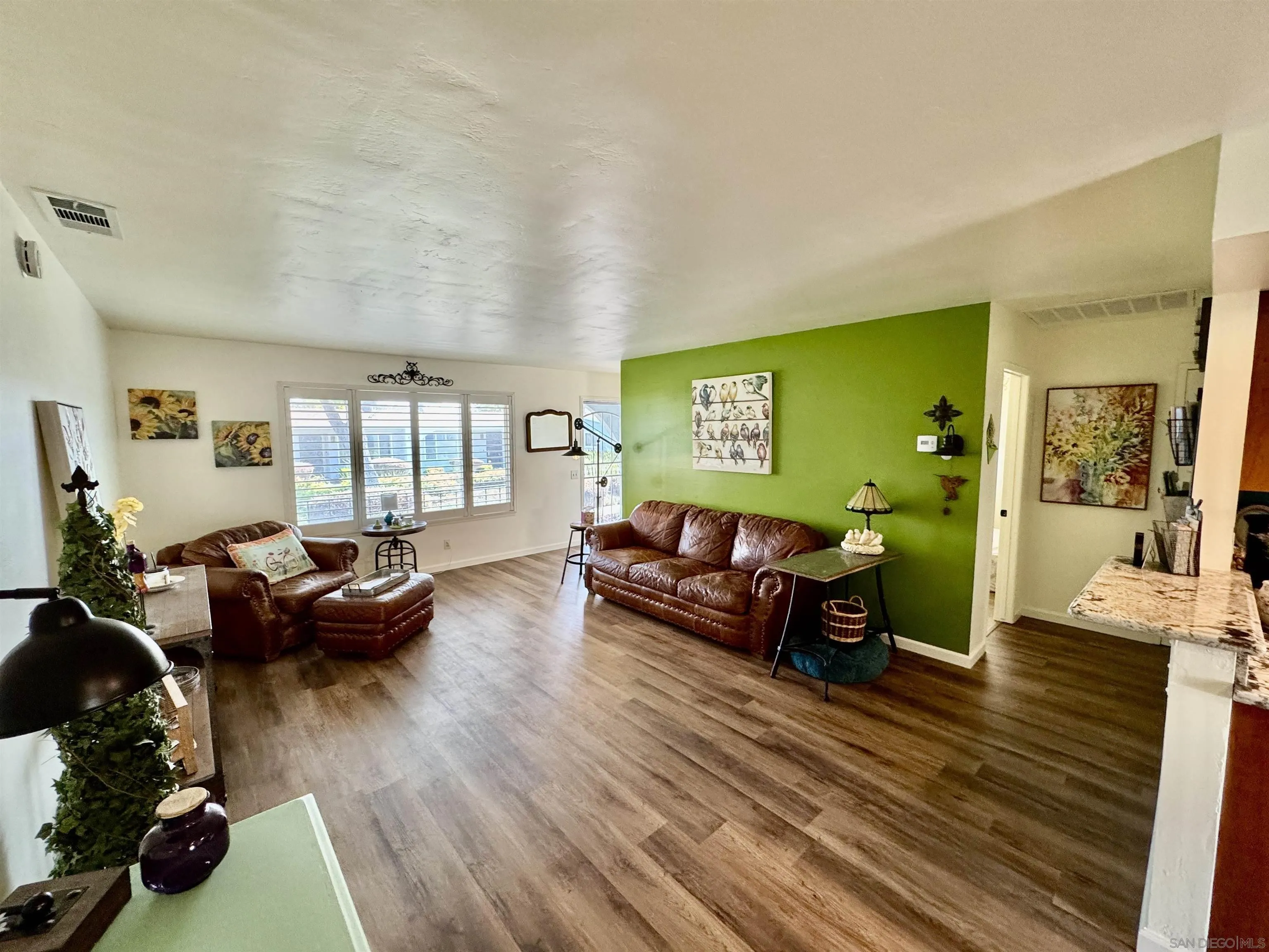 https://cdn.realtyfeed.com/cdn/127/250036313/c6304ecca9640df978dab69eef1bd6da.webp