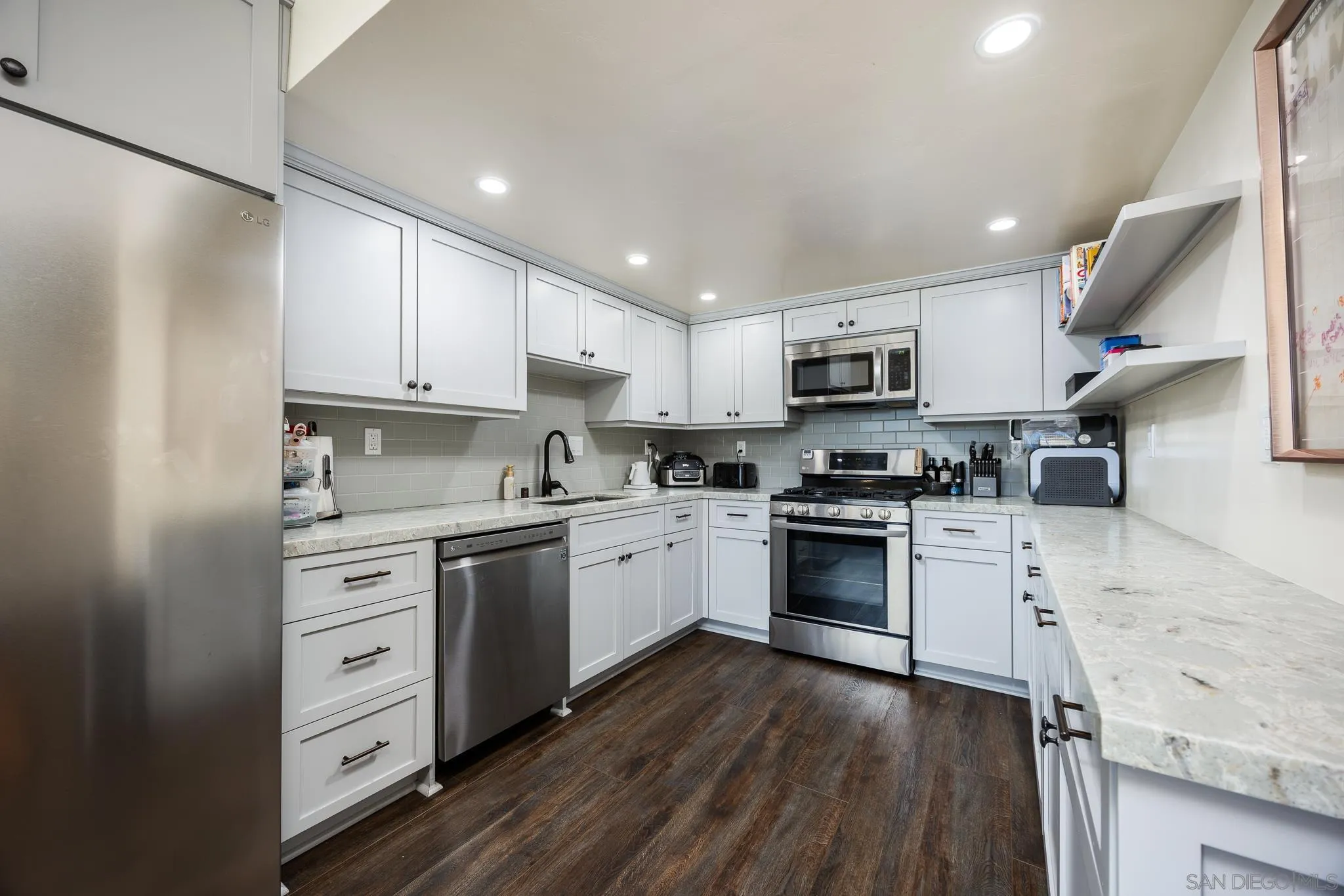https://cdn.realtyfeed.com/cdn/127/250036317/05296b4984c3294f34f23e301aaad3bc.webp