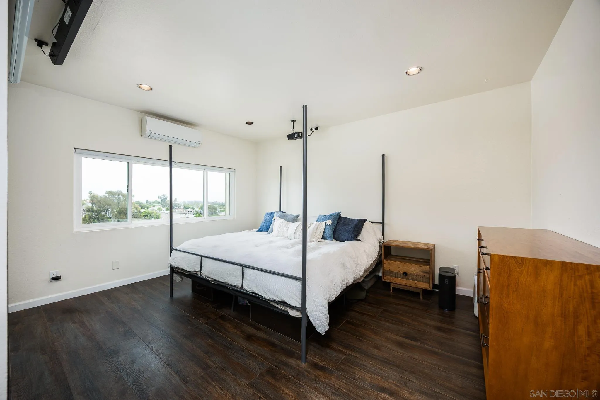 https://cdn.realtyfeed.com/cdn/127/250036317/557251208027380cd468b9795bbf3b31.webp