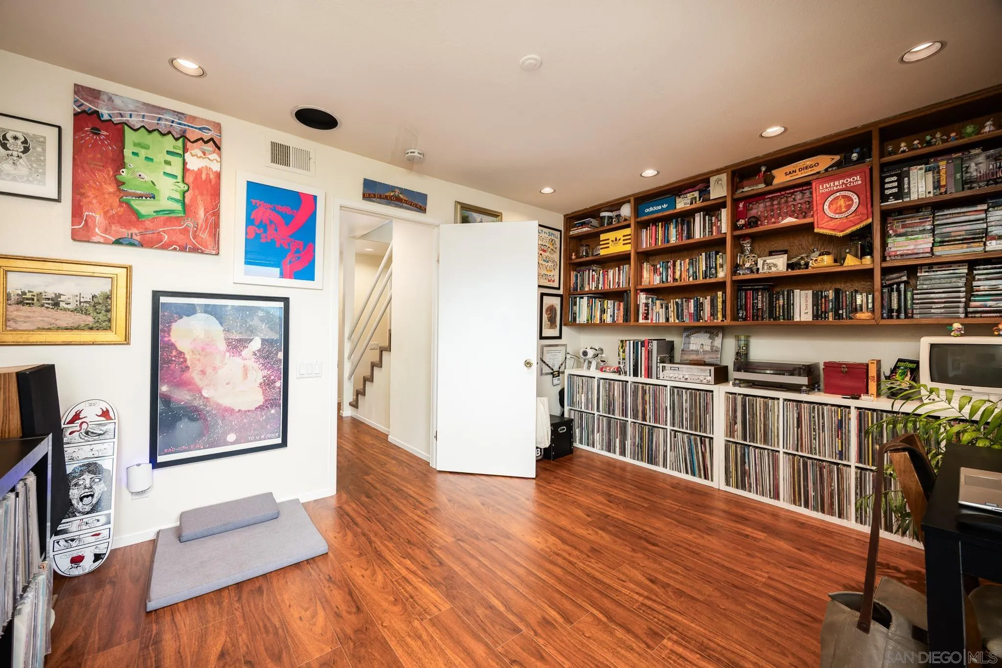 https://cdn.realtyfeed.com/cdn/127/250036317/6c063b3550f55813417d850a3aa8cbe1.webp