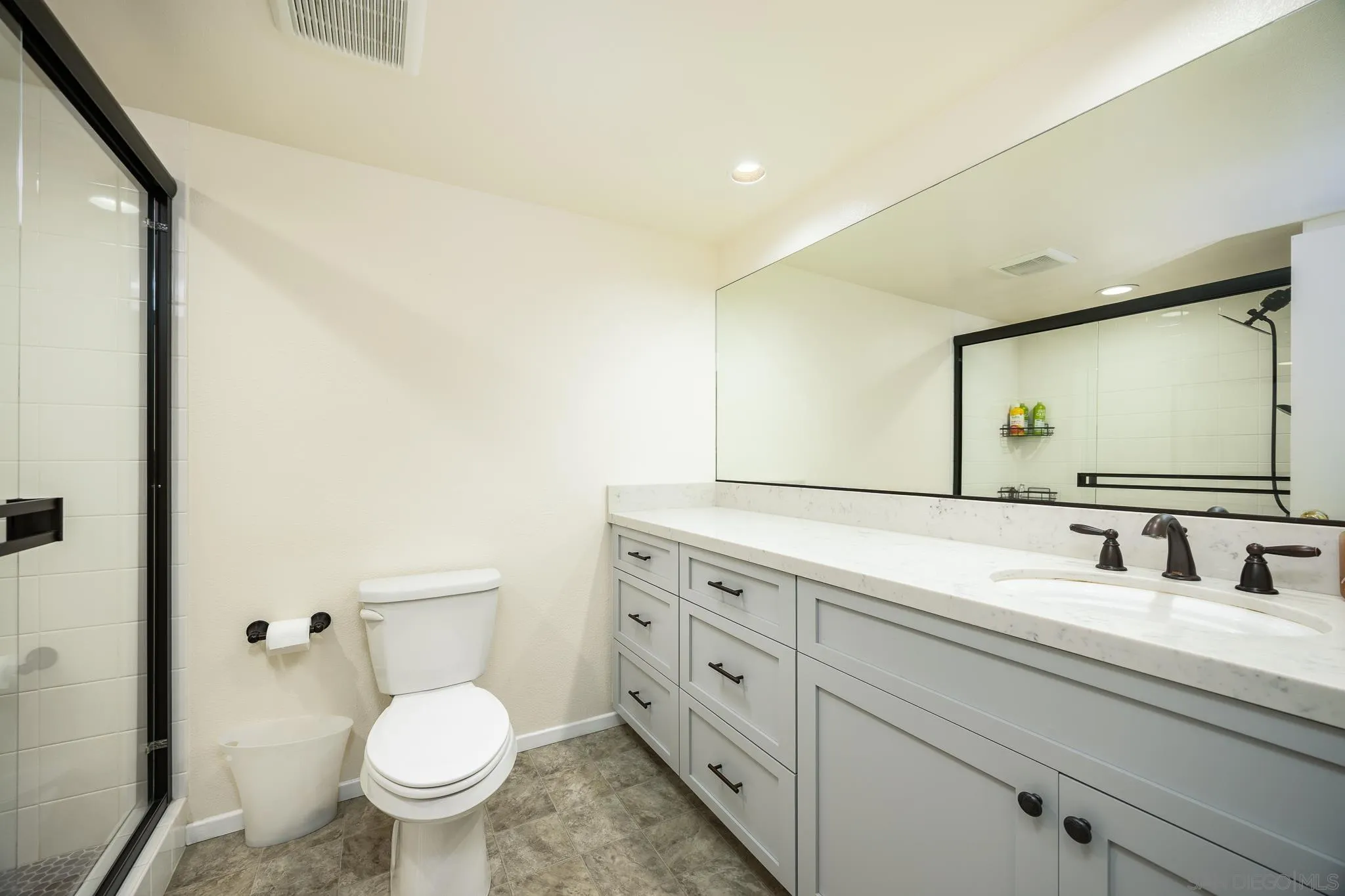 https://cdn.realtyfeed.com/cdn/127/250036317/6c942bdfc776526649ca2ac2da639fdf.webp