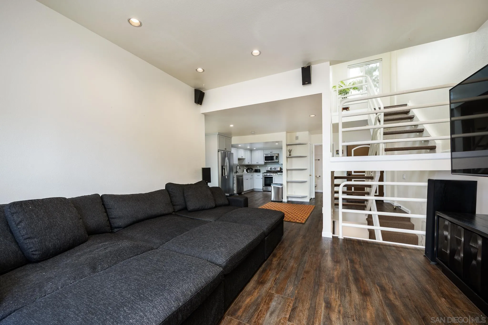 https://cdn.realtyfeed.com/cdn/127/250036317/fb04572f7e00a38ba55b8ed9e5aa1f6f.webp