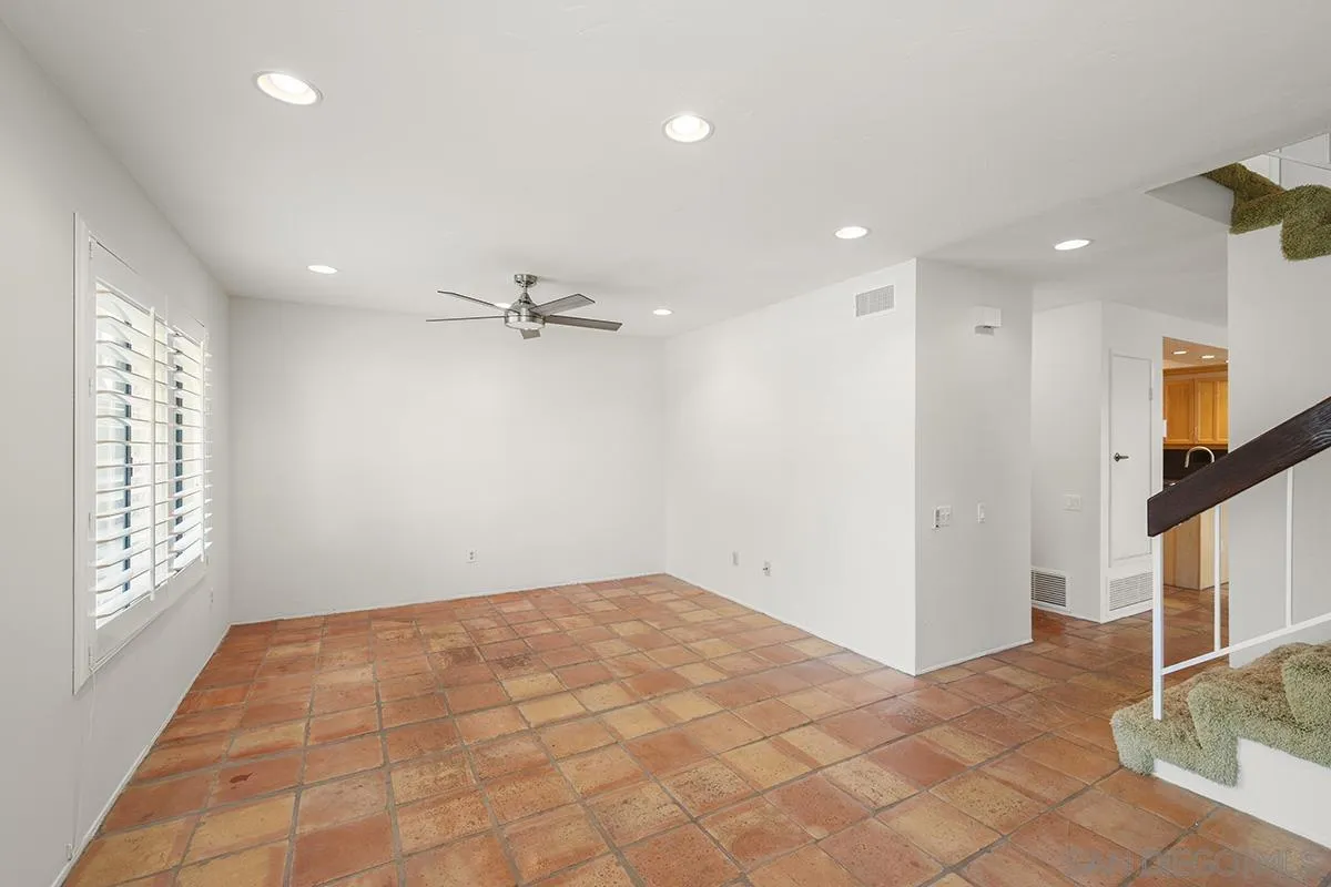 https://cdn.realtyfeed.com/cdn/127/250036318/79d0a40d49e5424529055888e256397c.webp