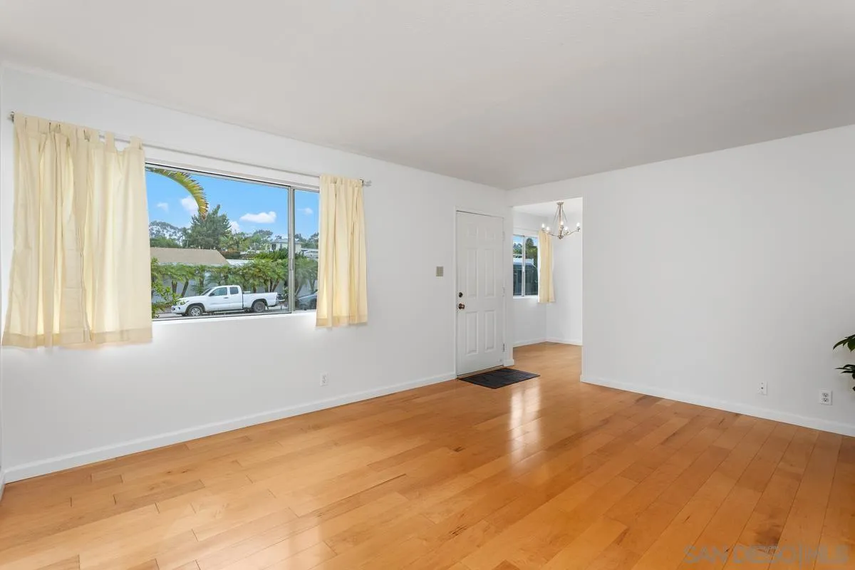 https://cdn.realtyfeed.com/cdn/127/250036319/6a44ffb02380def0b66403010a011a76.webp