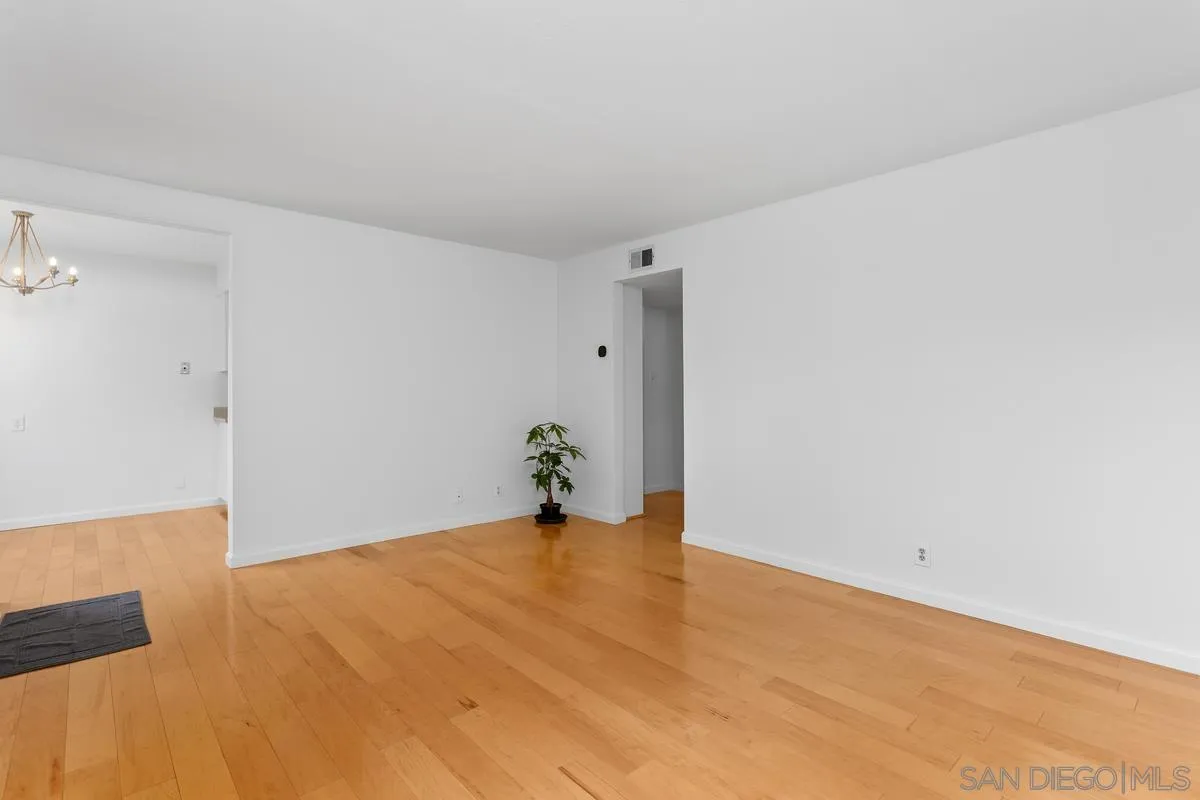 https://cdn.realtyfeed.com/cdn/127/250036319/b2bf124b174eae4e532ac0de3be965c6.webp
