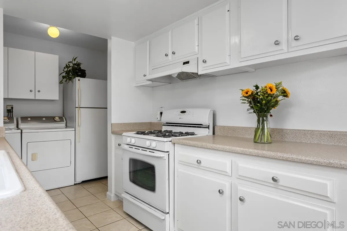 https://cdn.realtyfeed.com/cdn/127/250036319/bdf40b7fa789d04d8fc86ec6a5a01edc.webp