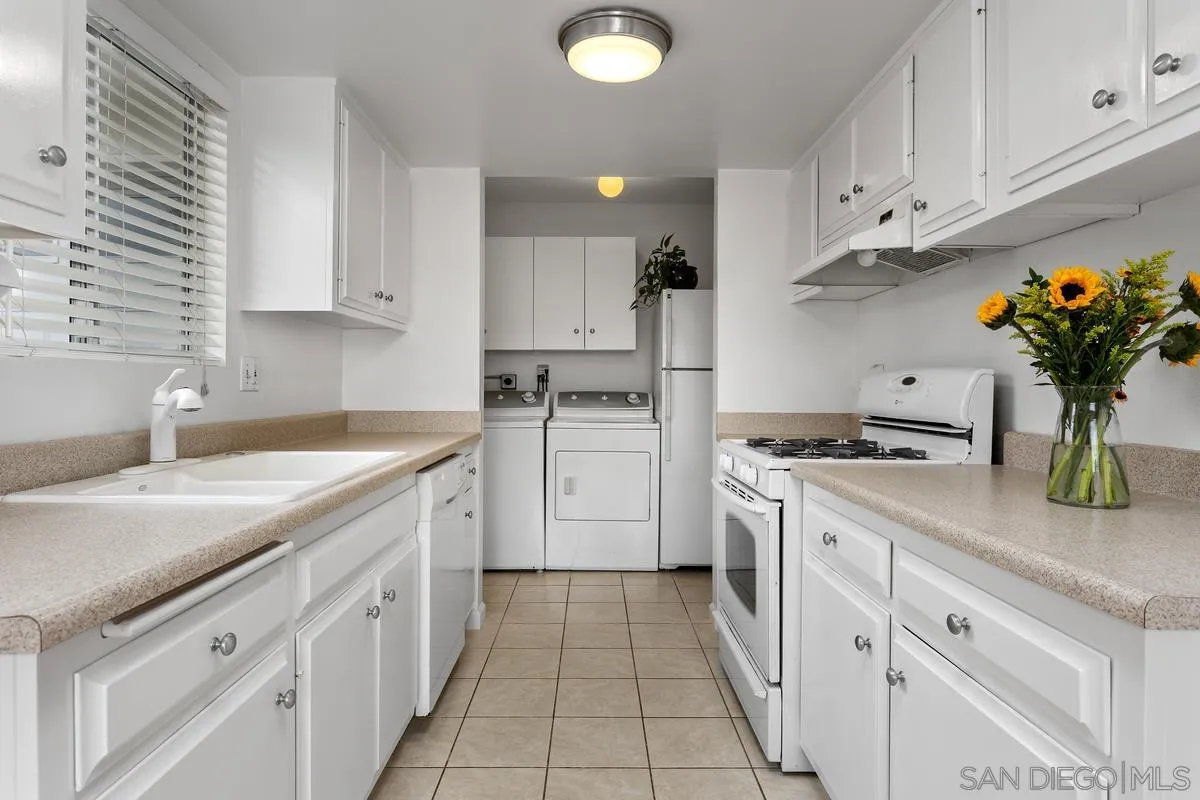https://cdn.realtyfeed.com/cdn/127/250036319/e74ec01caca68a3d1911824d283bbfad.webp