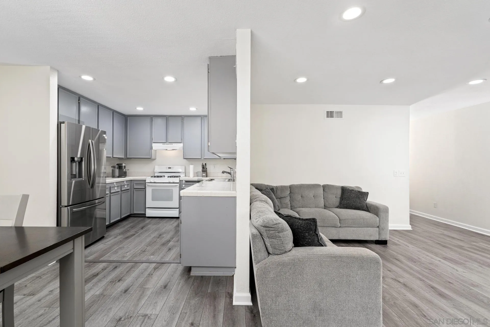 https://cdn.realtyfeed.com/cdn/127/250036320/3279fa261e34a637b204aa2c582db6a1.webp