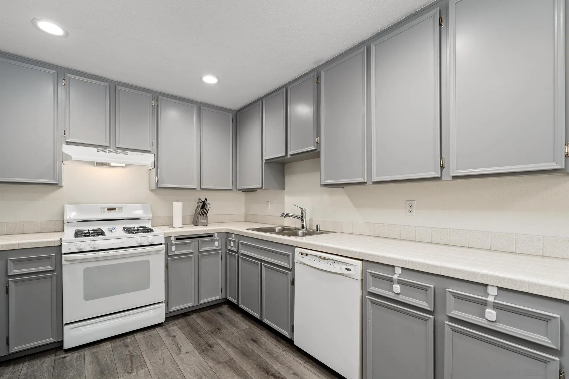 https://cdn.realtyfeed.com/cdn/127/250036320/396d915e638ba227c9bda21bedc57d91.webp