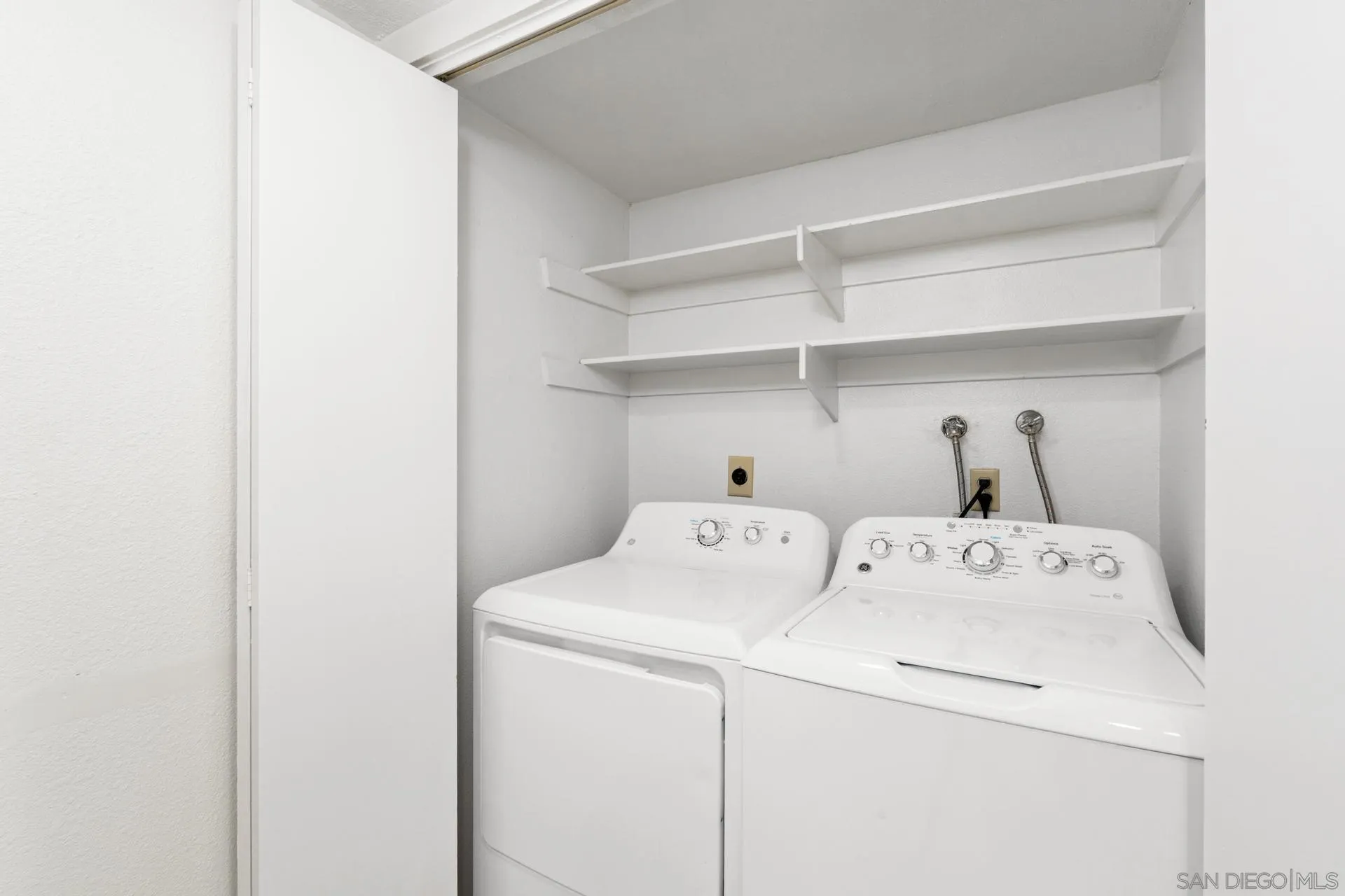 https://cdn.realtyfeed.com/cdn/127/250036320/6ef7871e24dccbf26cccf04496ef0457.webp