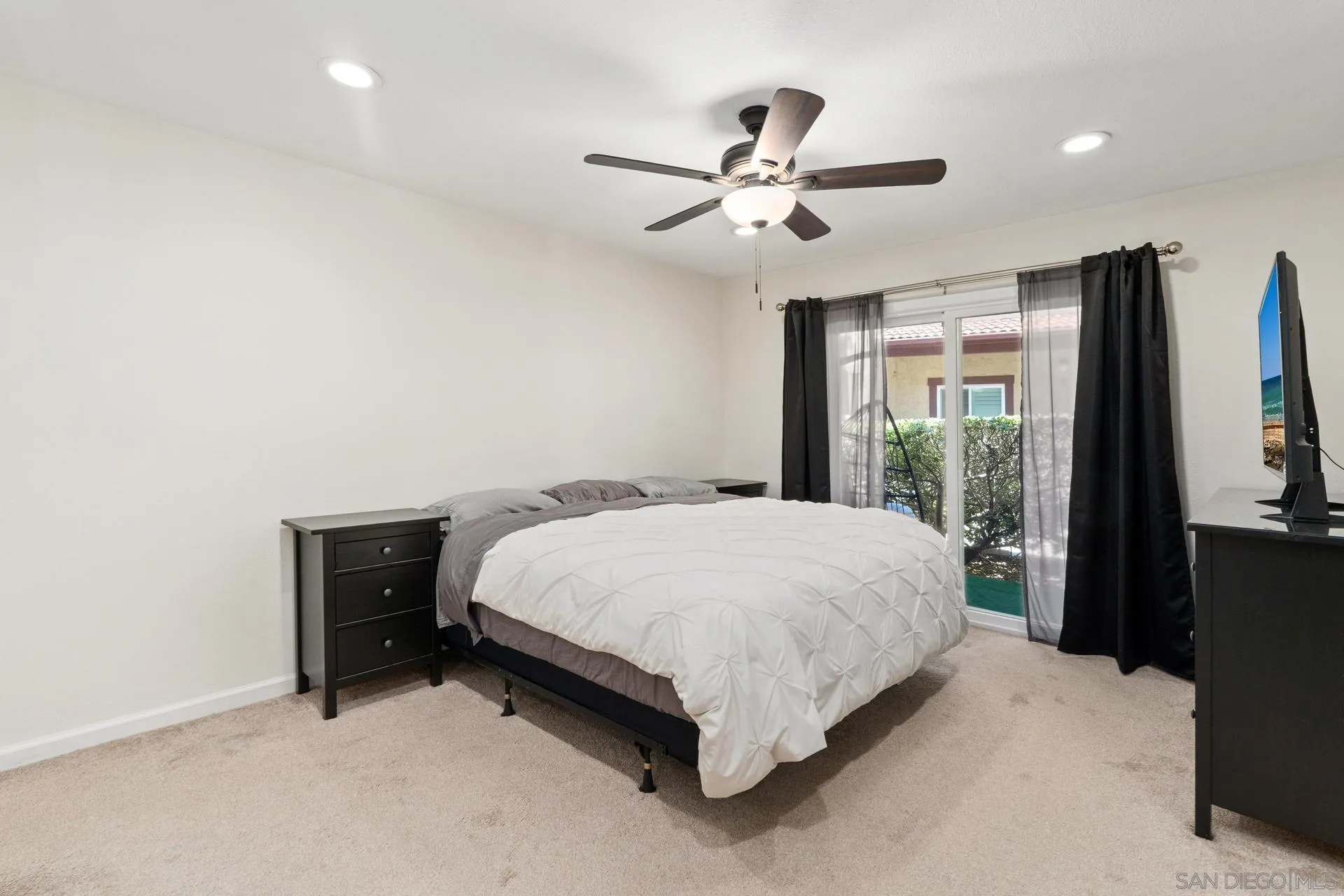 https://cdn.realtyfeed.com/cdn/127/250036320/71288d063740b9e1af152bd519492add.webp
