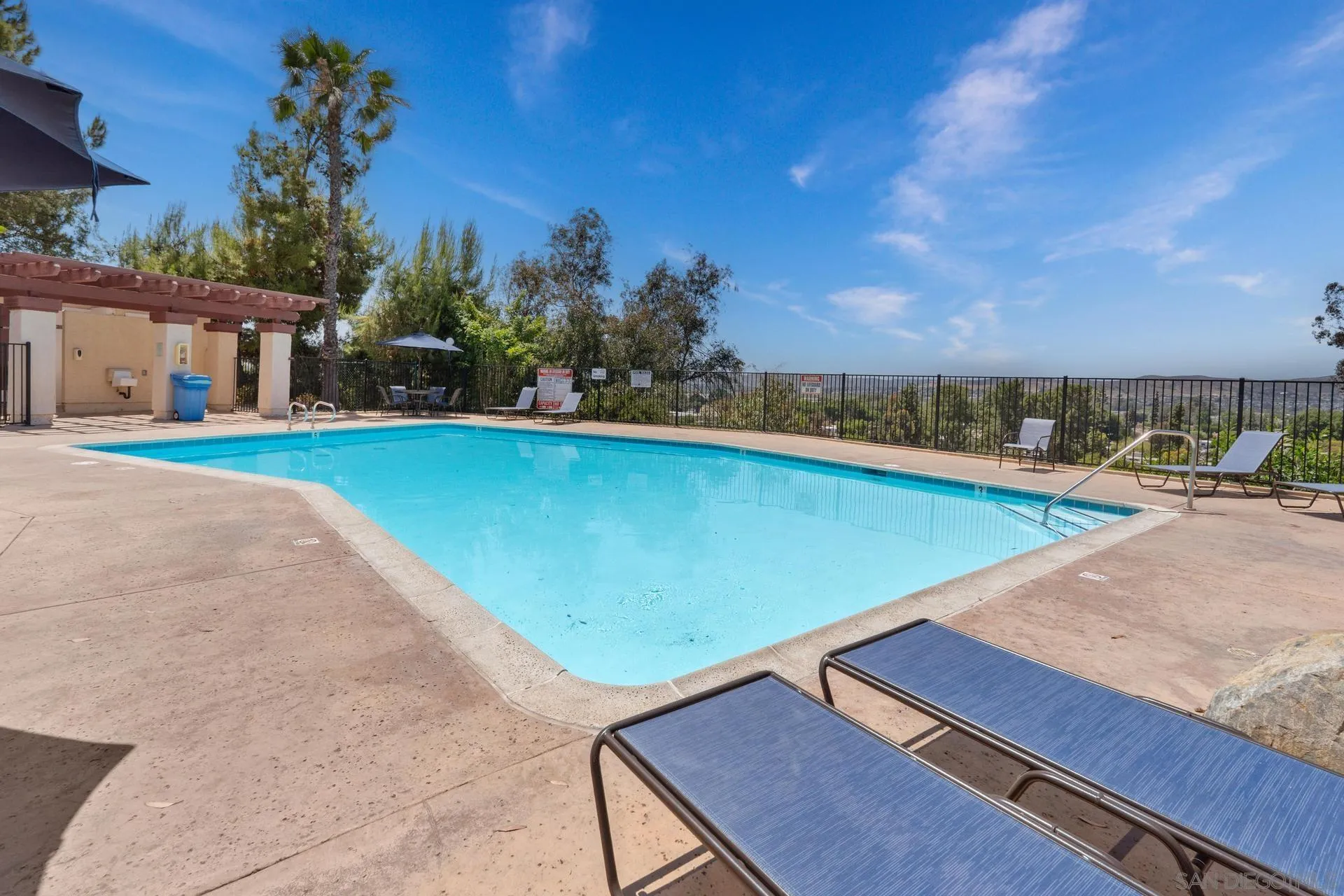 https://cdn.realtyfeed.com/cdn/127/250036320/893f7bb3251985c62ebdcf24ee7be33a.webp