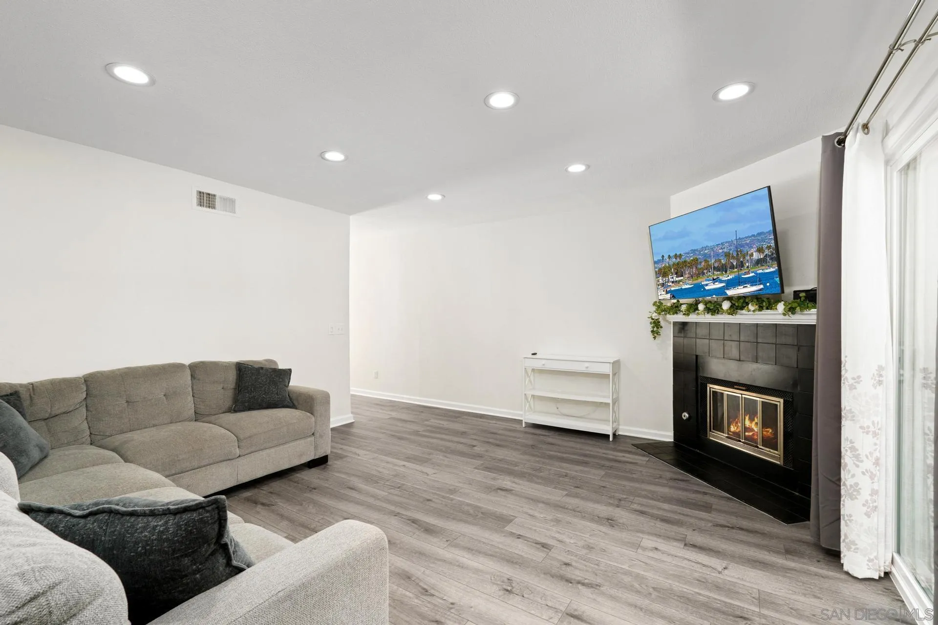 https://cdn.realtyfeed.com/cdn/127/250036320/e777771b693500cc81742423ef5e6a6c.webp