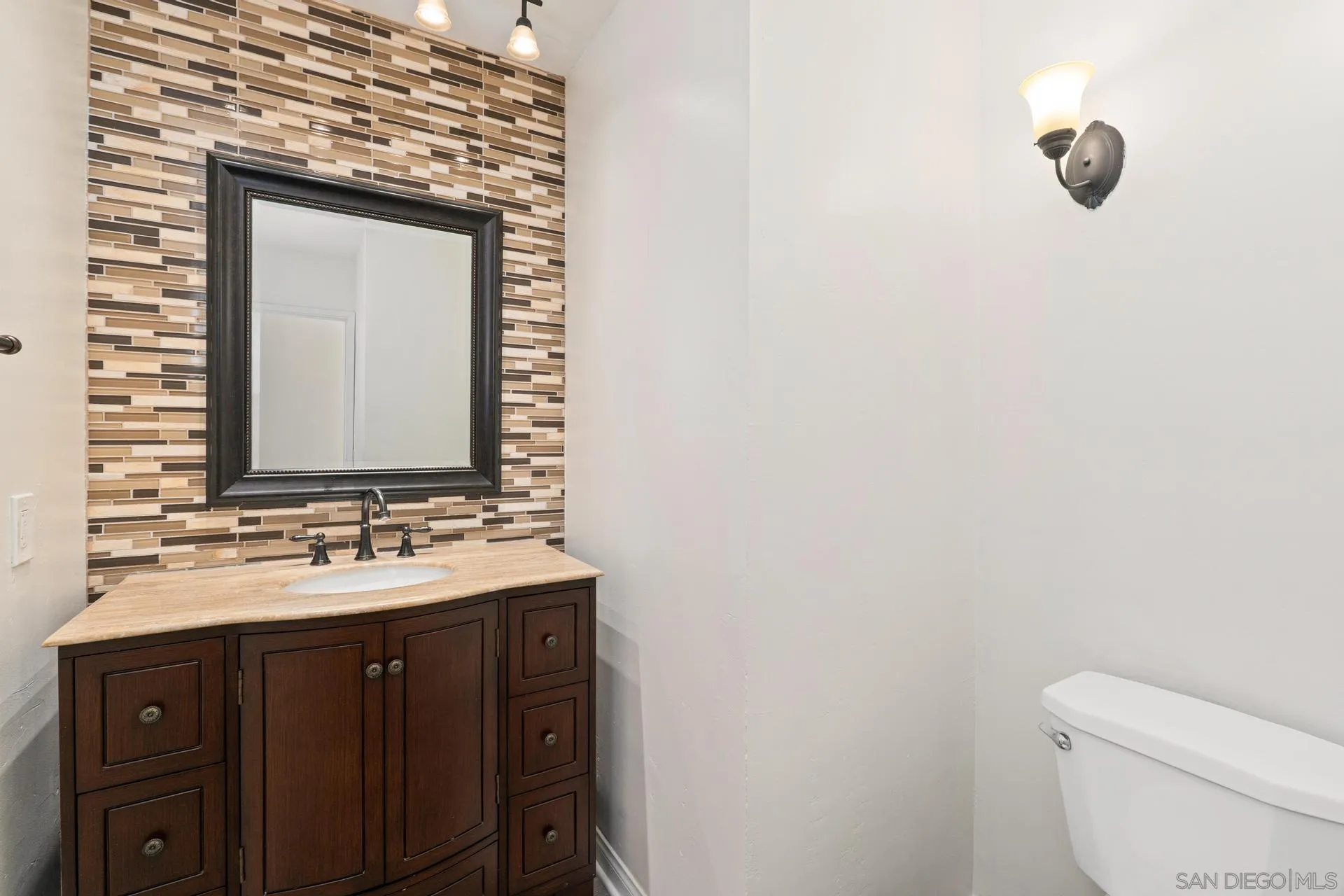 https://cdn.realtyfeed.com/cdn/127/250036320/faa0015d8977a65bccf334baf96b87b8.webp