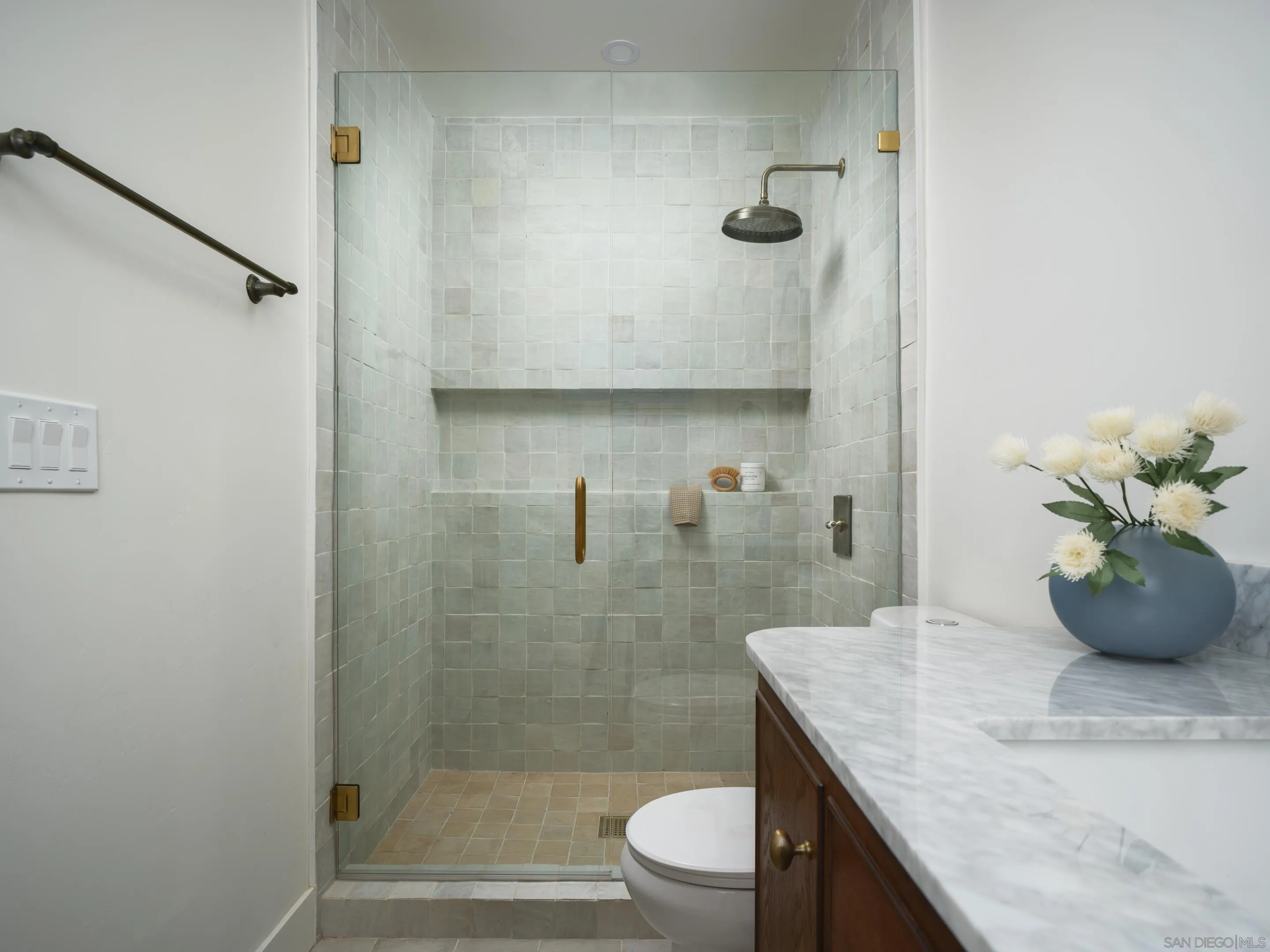 https://cdn.realtyfeed.com/cdn/127/250036321/3861c9c55fb5159e1f7fc7860d834b32.webp