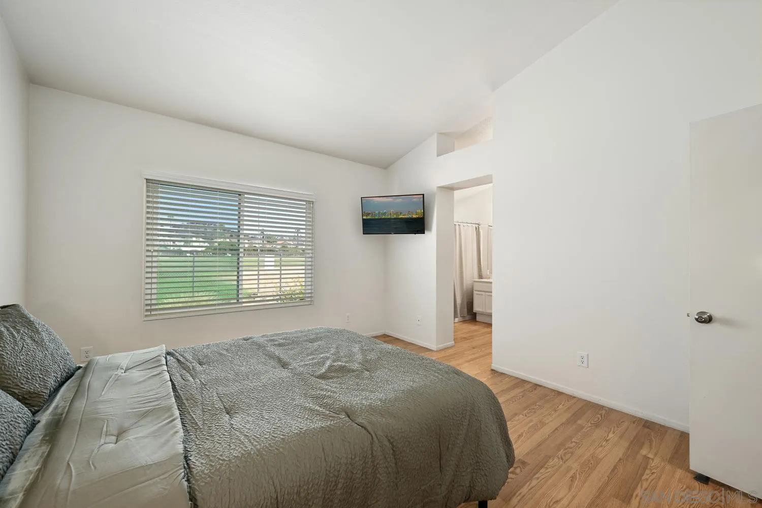 https://cdn.realtyfeed.com/cdn/127/250036323/01dcc5b2c648755e659b1dab3be0c9e5.webp