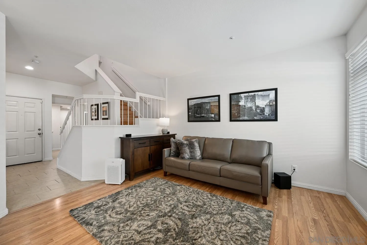 https://cdn.realtyfeed.com/cdn/127/250036323/65e35b7430335a3e17b9c9b72da5d619.webp