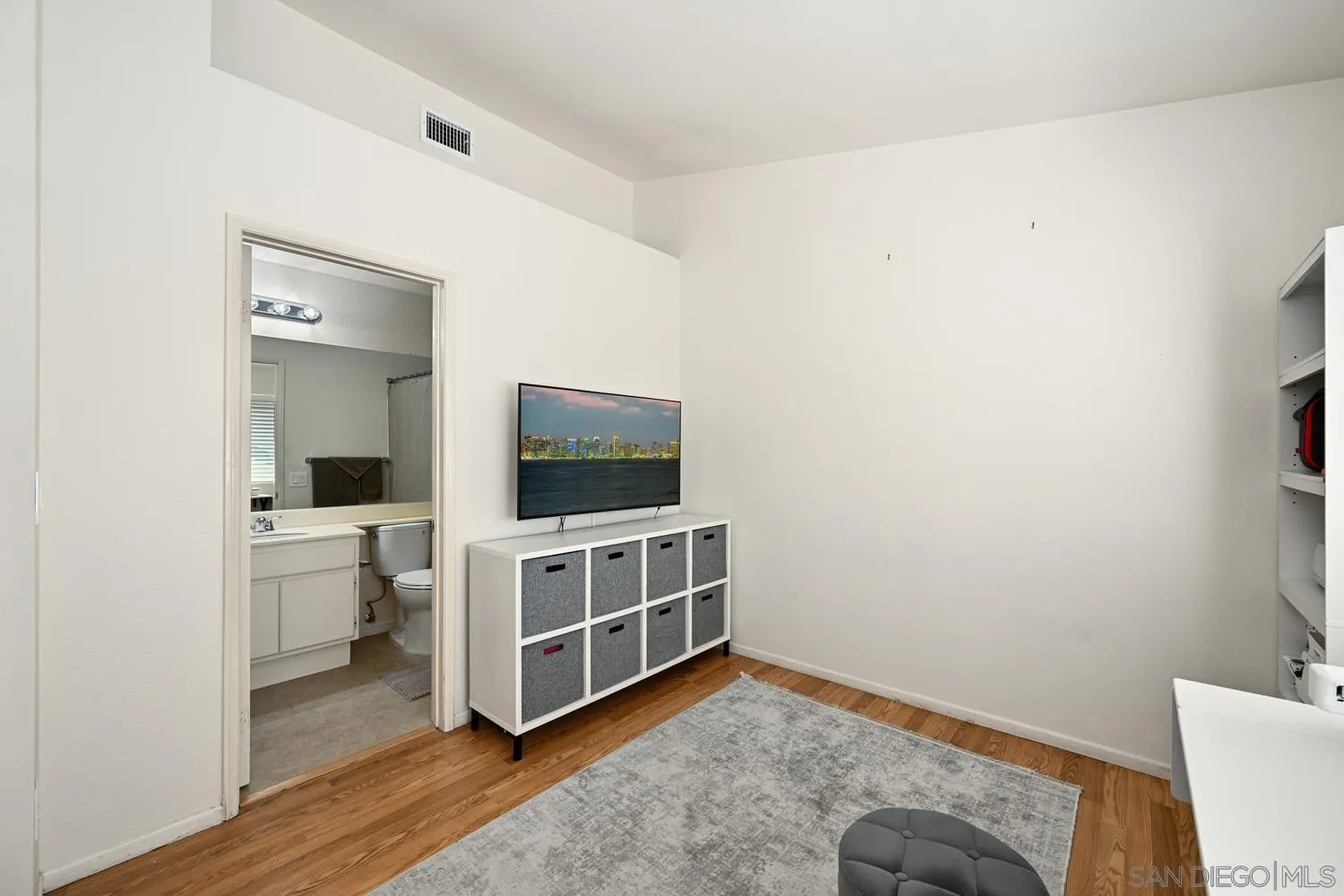 https://cdn.realtyfeed.com/cdn/127/250036323/8309a74246550bb32f7947fbbbff0d25.webp