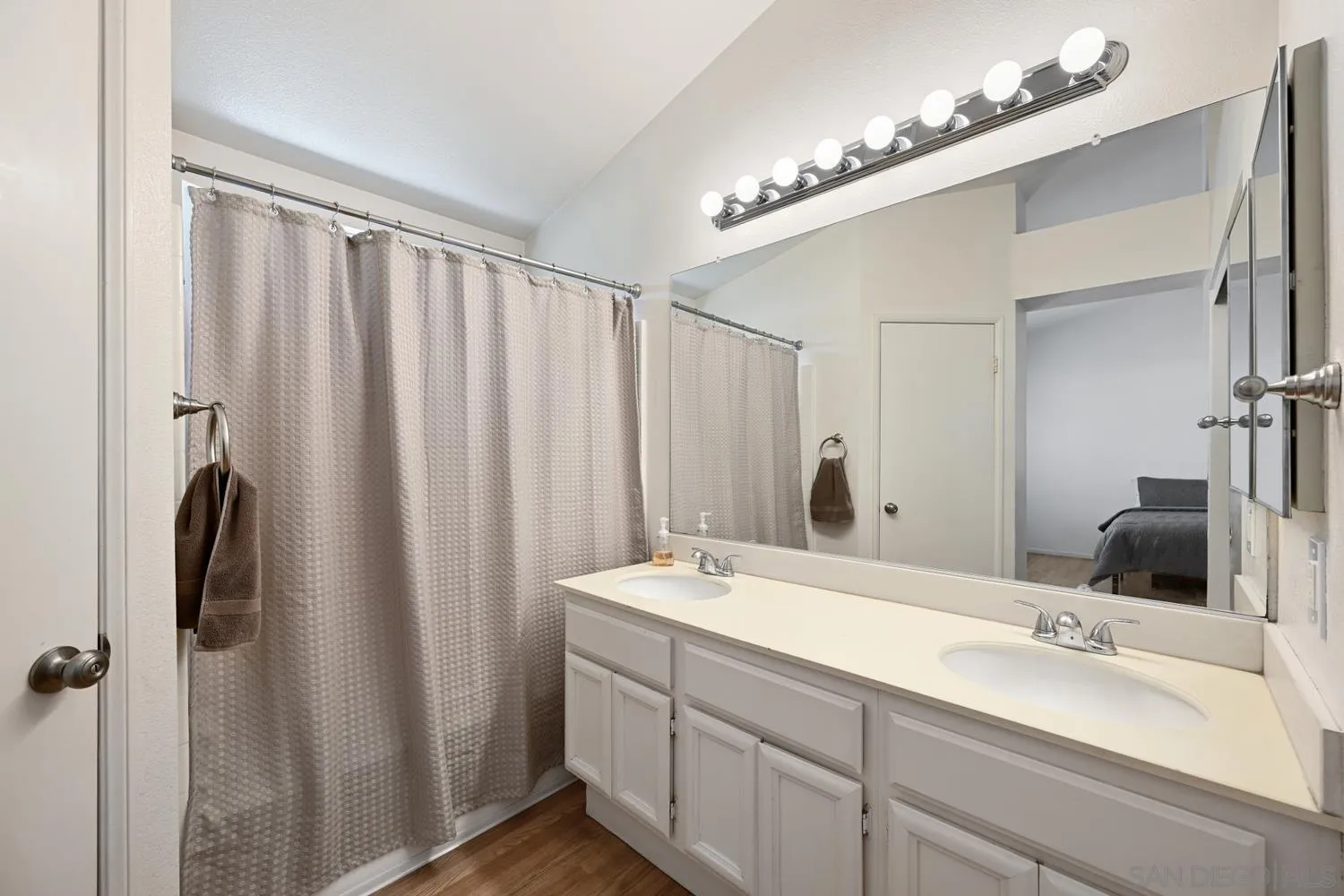 https://cdn.realtyfeed.com/cdn/127/250036323/aa6dd093992eb5a32366cc9466d86739.webp