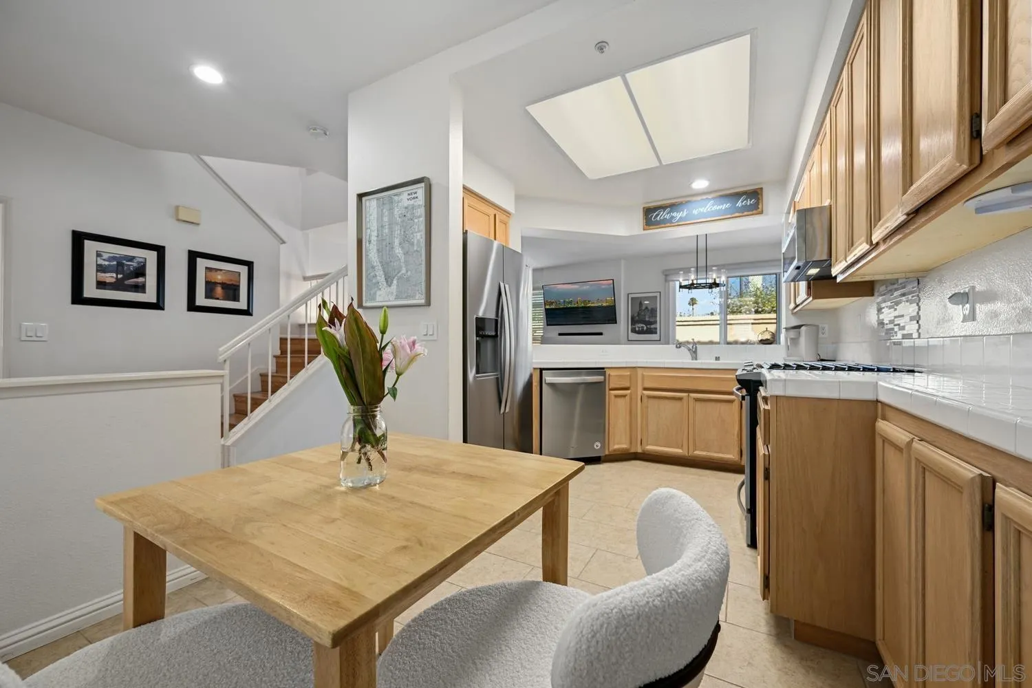 https://cdn.realtyfeed.com/cdn/127/250036323/b27b7face67830bc752dd39eddce0c97.webp