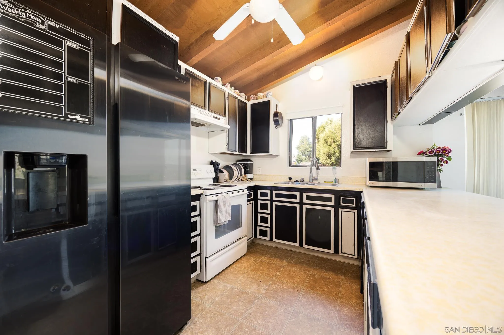 https://cdn.realtyfeed.com/cdn/127/250036324/26fff8b9af9b3d0377fe5975bc0f215a.webp