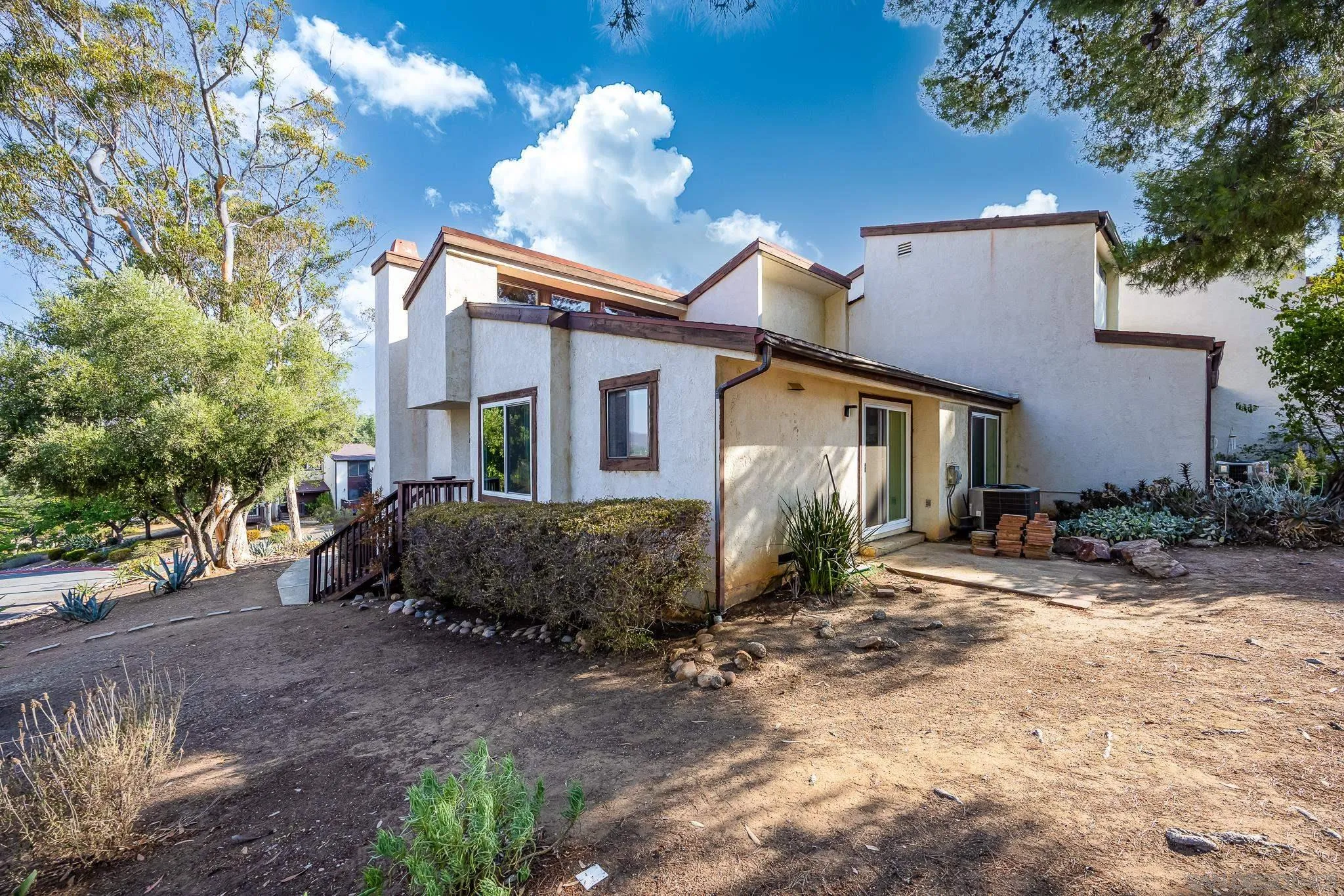 https://cdn.realtyfeed.com/cdn/127/250036324/88cb6ac1fc9381669f31fbf68eebbbc4.webp