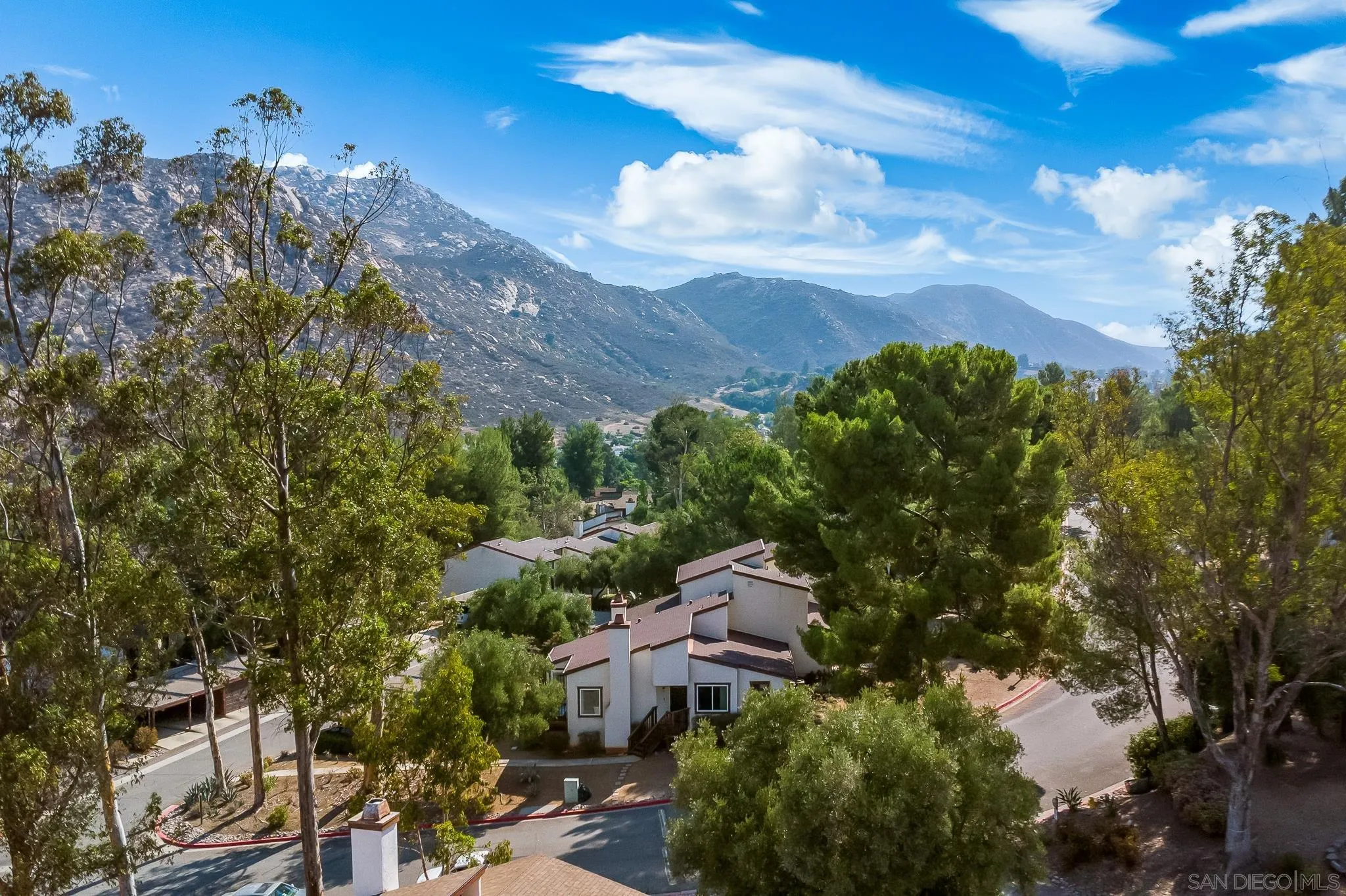 https://cdn.realtyfeed.com/cdn/127/250036324/8ab18d32e84f7f01a3217f90f998b678.webp