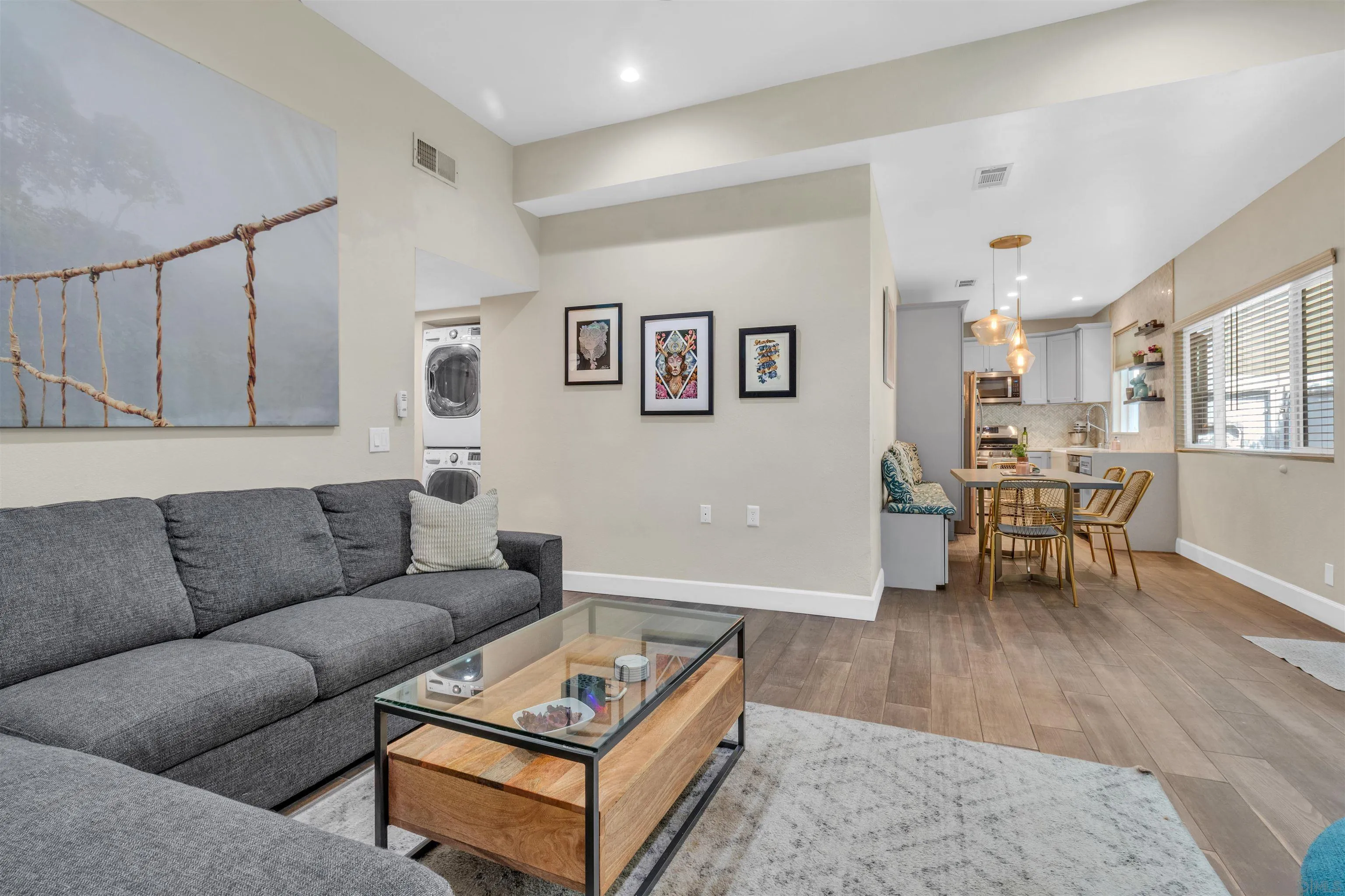 https://cdn.realtyfeed.com/cdn/127/250036325/0d8ed165d5e62caf19a127532e76189b.webp