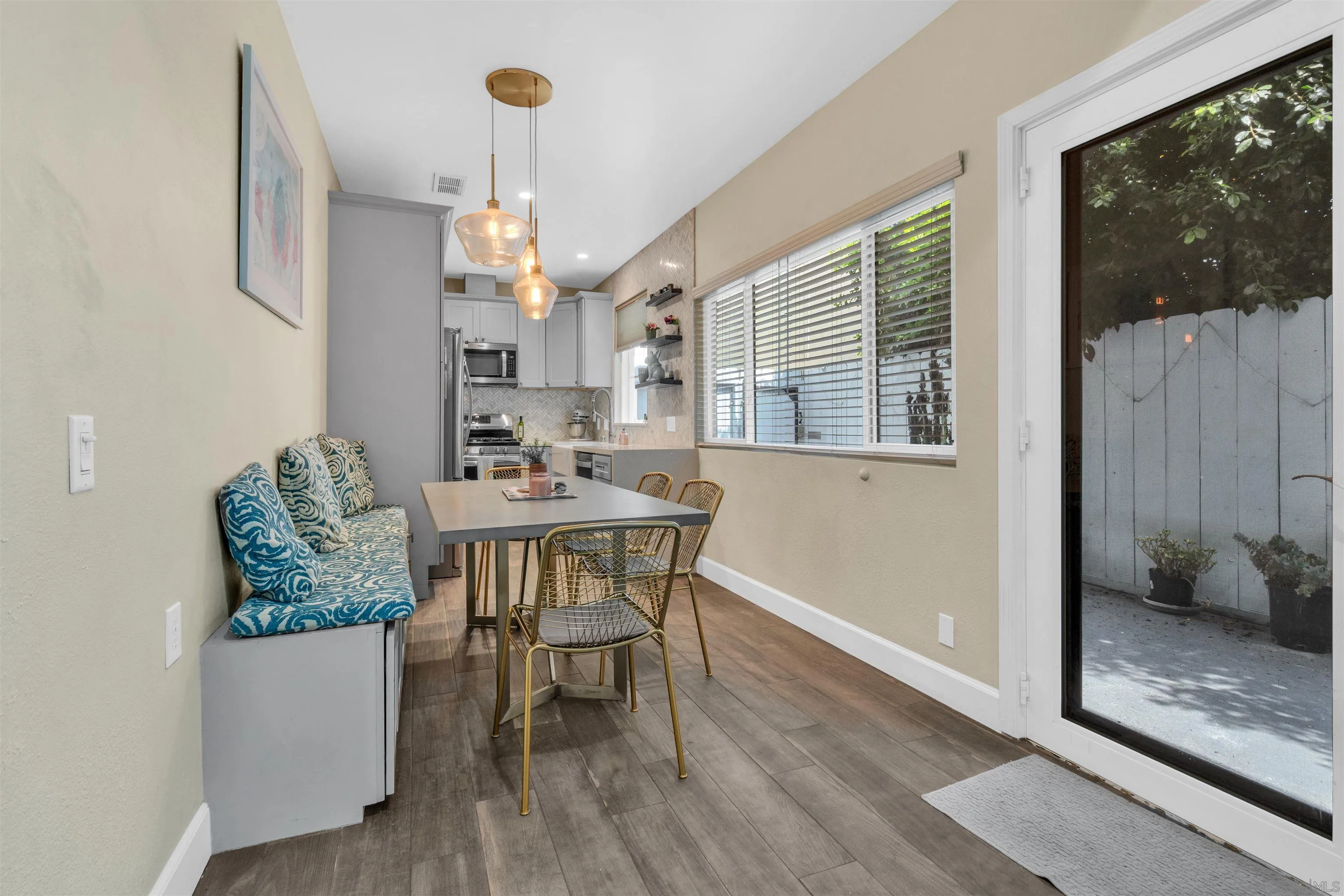 https://cdn.realtyfeed.com/cdn/127/250036325/41fd3f0ae6f5cb67f0e59677bff2e124.webp