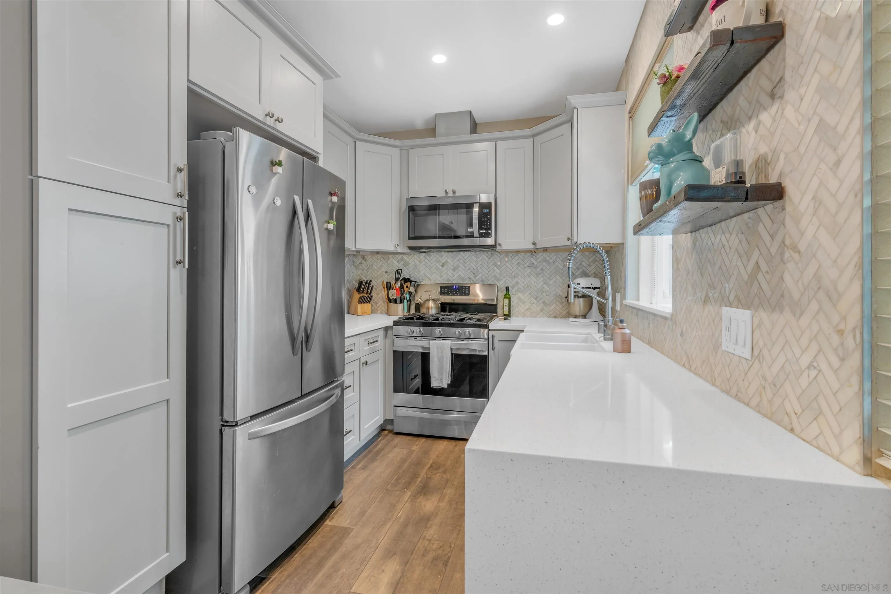 https://cdn.realtyfeed.com/cdn/127/250036325/77cb5e68fbddbde16230fff2eaa52887.webp