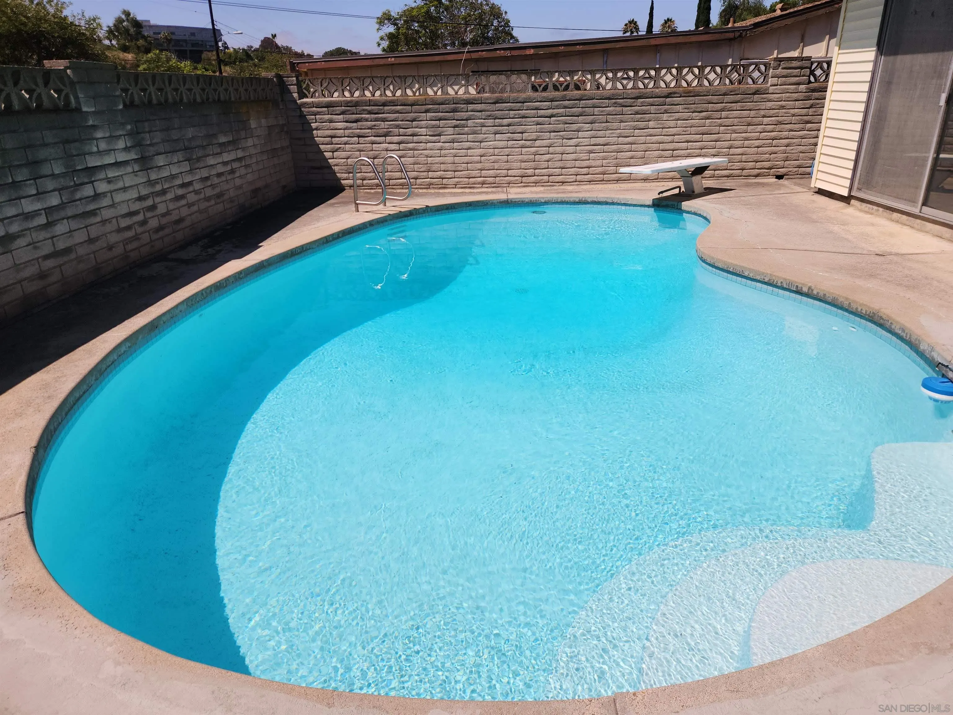 https://cdn.realtyfeed.com/cdn/127/250036326/77f35b3b11d20a5109de5877ad8ce643.webp