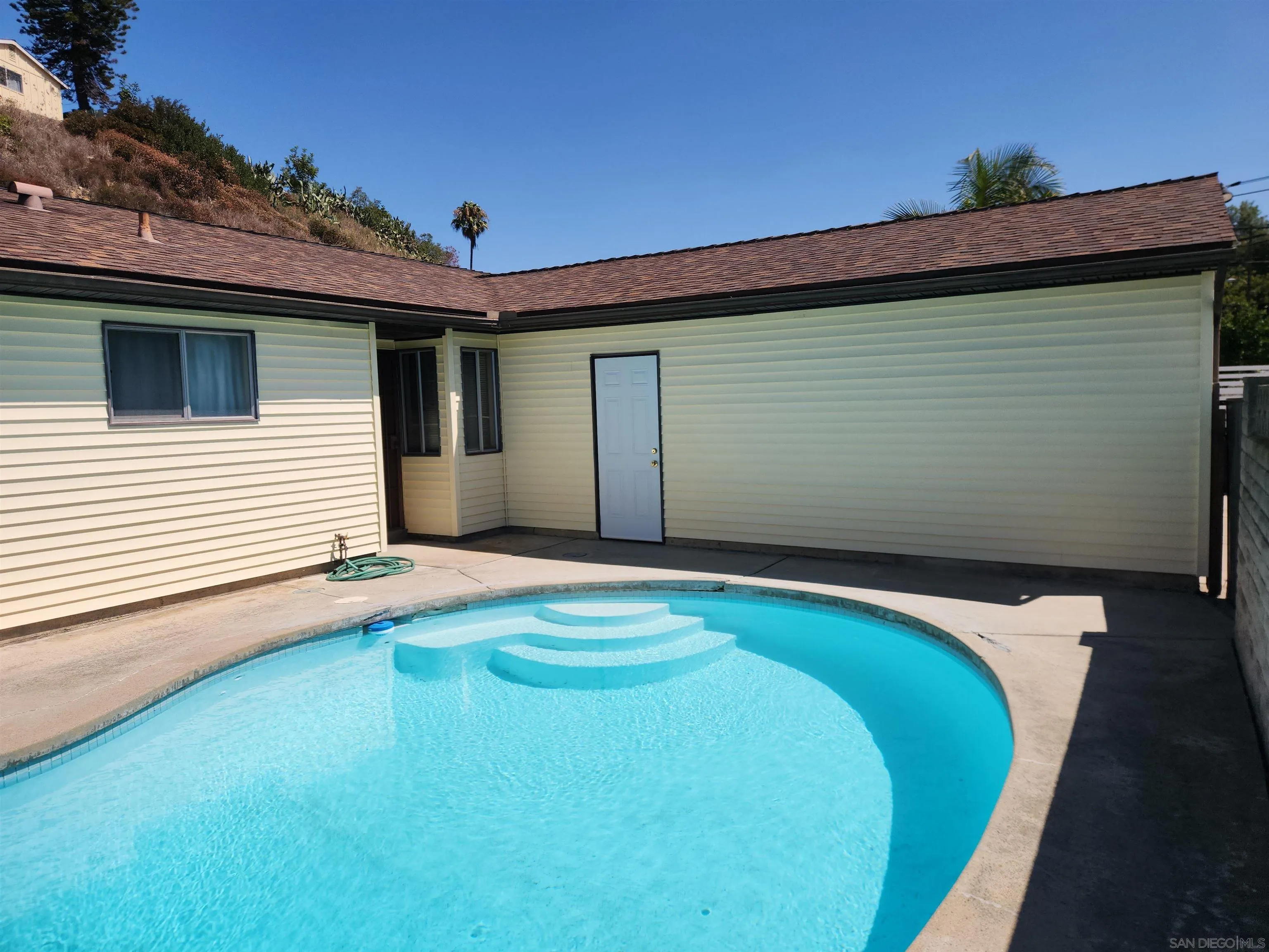 https://cdn.realtyfeed.com/cdn/127/250036326/db50acf8f6d02e483b241cbf686aa1f2.webp