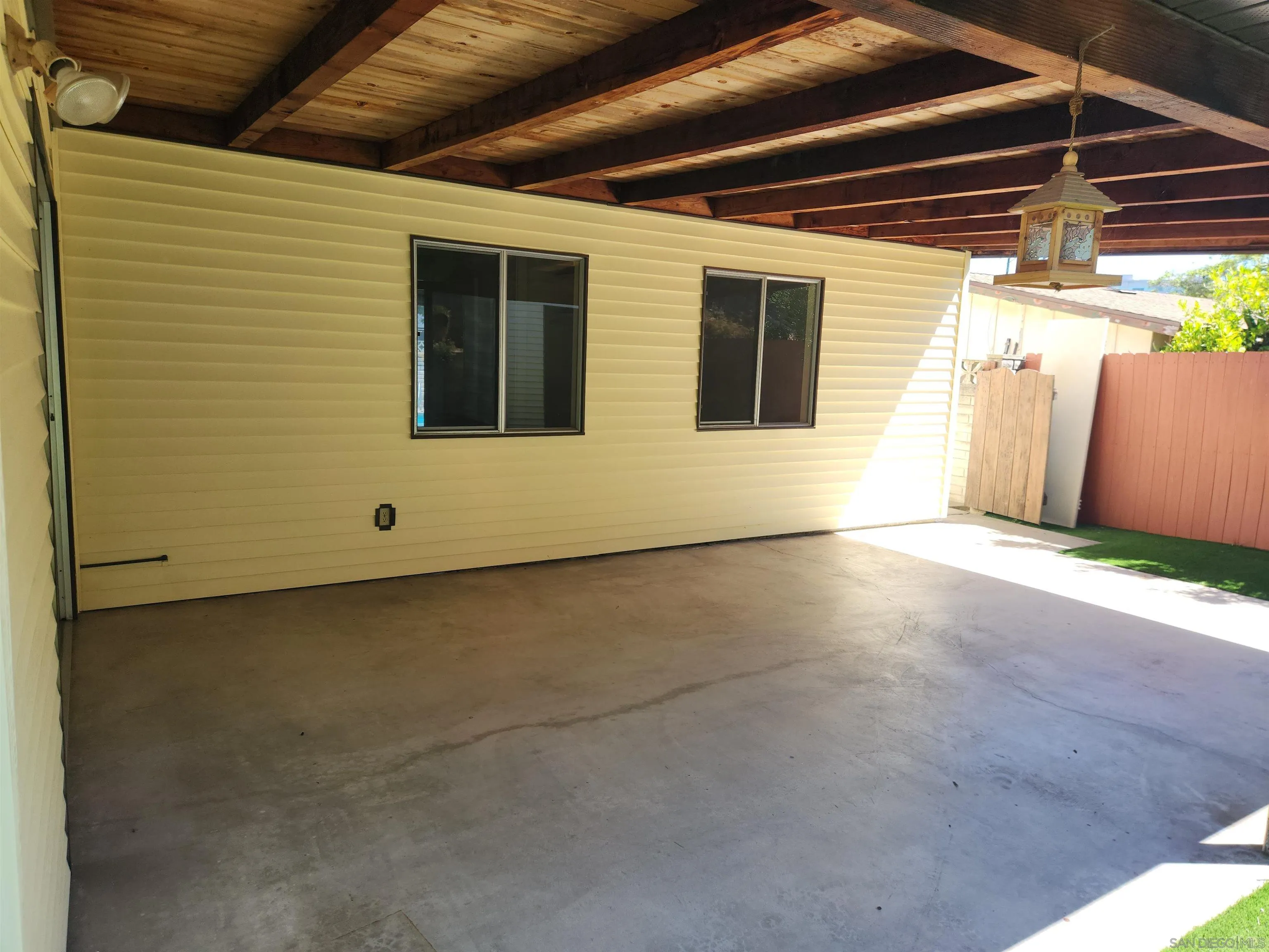 https://cdn.realtyfeed.com/cdn/127/250036326/df107829af81947aa612f6d71e5c281d.webp