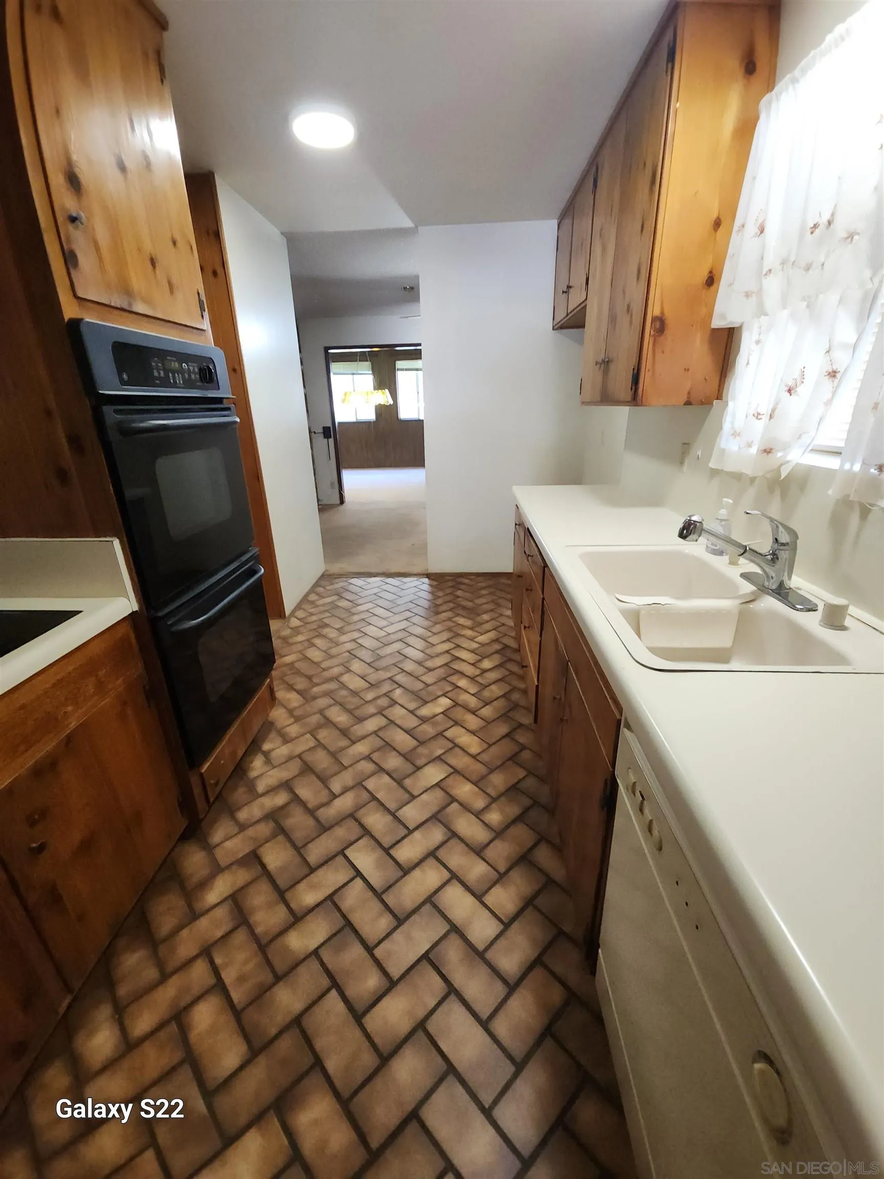 https://cdn.realtyfeed.com/cdn/127/250036326/eca4fbdb48b059e7ca549c6d14a9efe2.webp