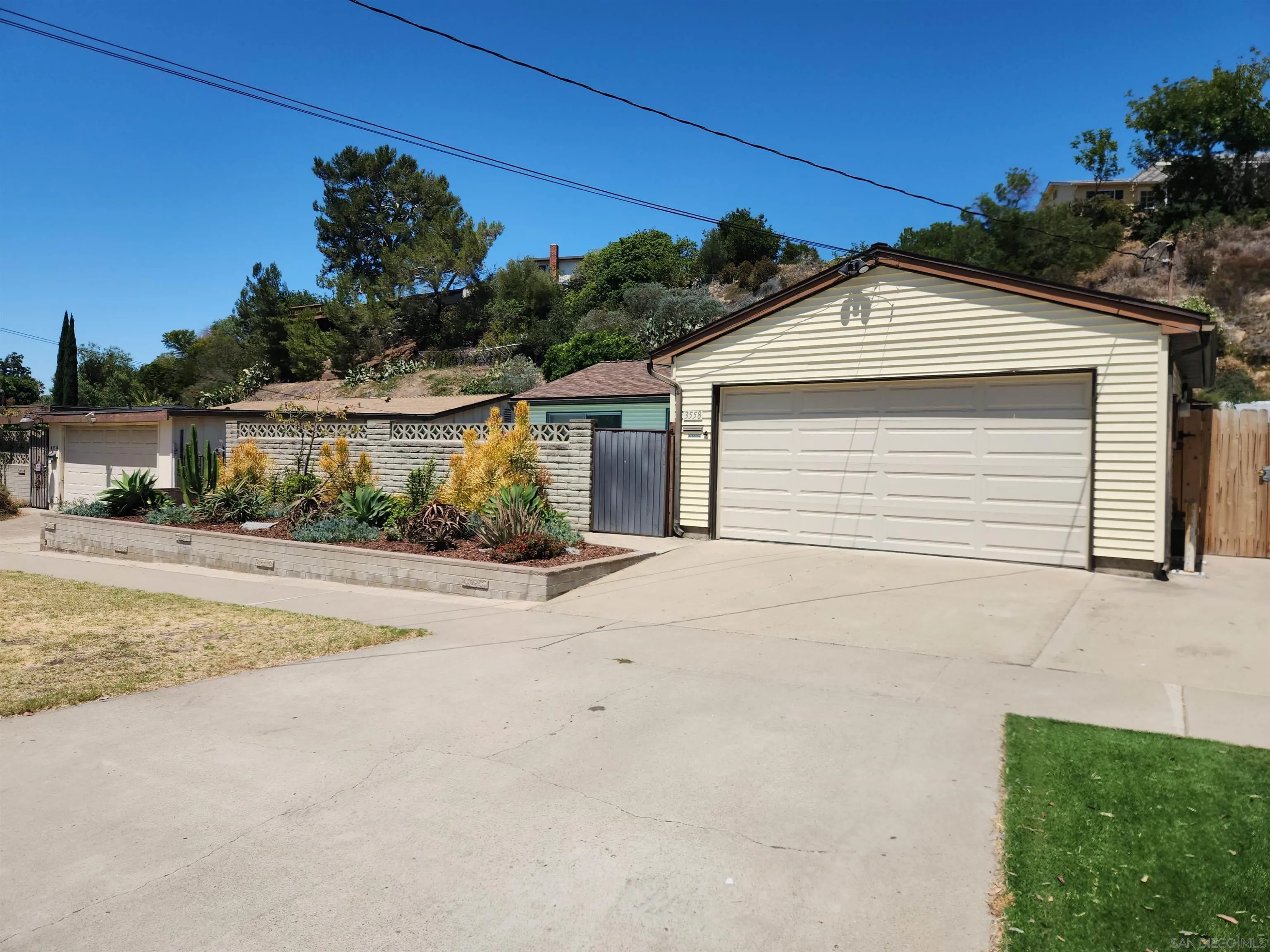 https://cdn.realtyfeed.com/cdn/127/250036326/f697af8f01f52bfe8262af48530a0239.webp