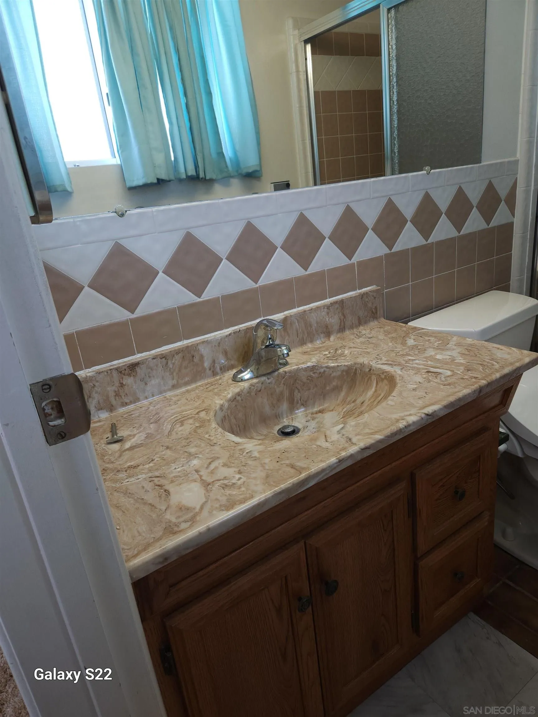 https://cdn.realtyfeed.com/cdn/127/250036326/f6e88e0efcc341d4df012f1196d9c35b.webp