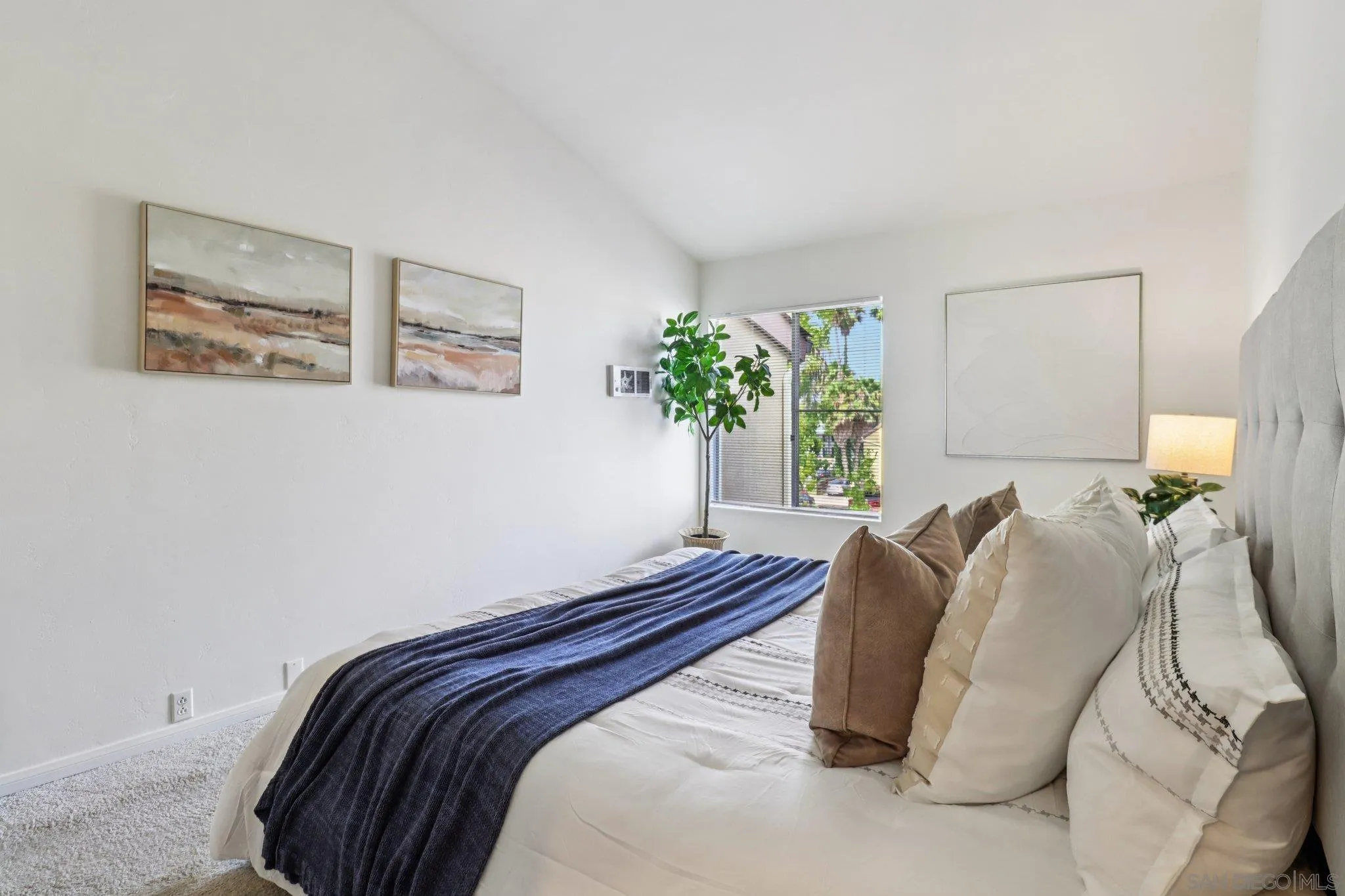 https://cdn.realtyfeed.com/cdn/127/250036327/1155a7da37a6448beaa285869d81acec.webp
