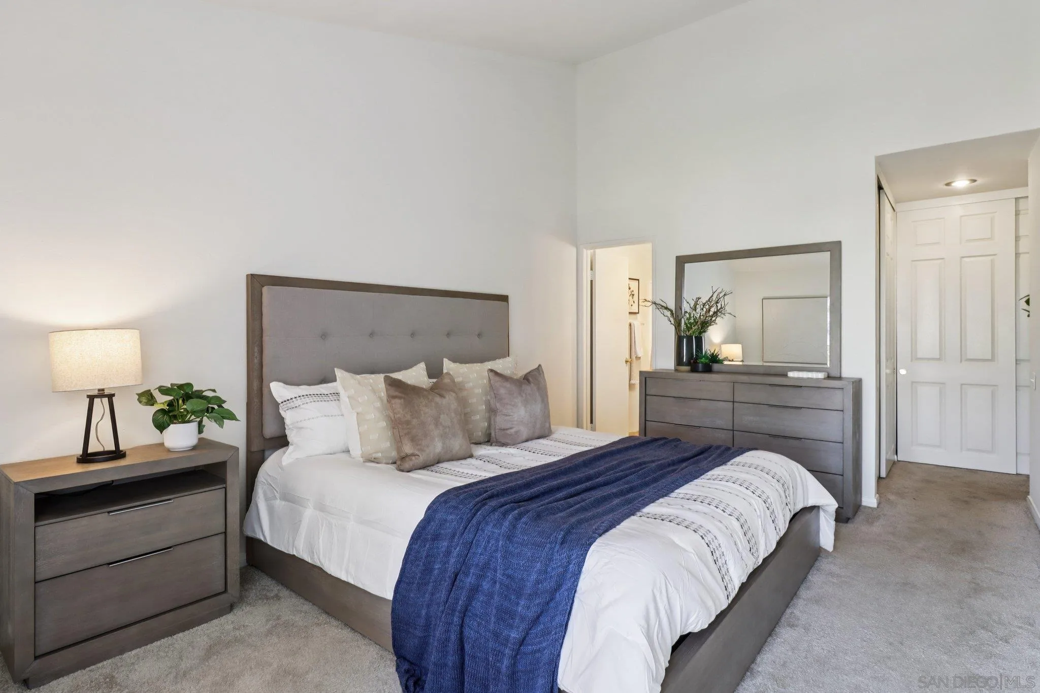 https://cdn.realtyfeed.com/cdn/127/250036327/2ff81db9f49a1437204d1bbe47b518f5.webp