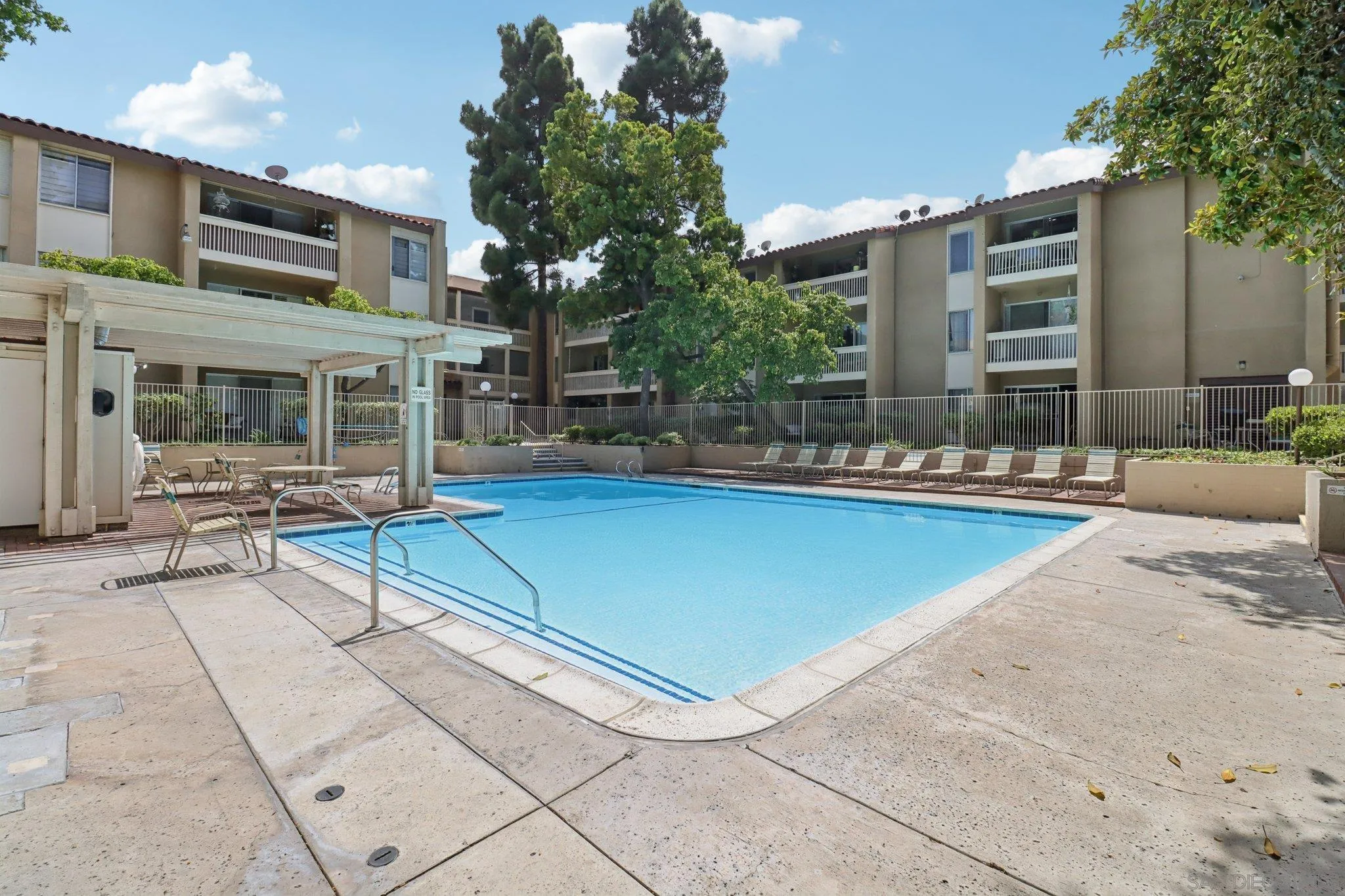 https://cdn.realtyfeed.com/cdn/127/250036327/3ec4b7159d5f4ef5d5d3ef6af78d051a.webp
