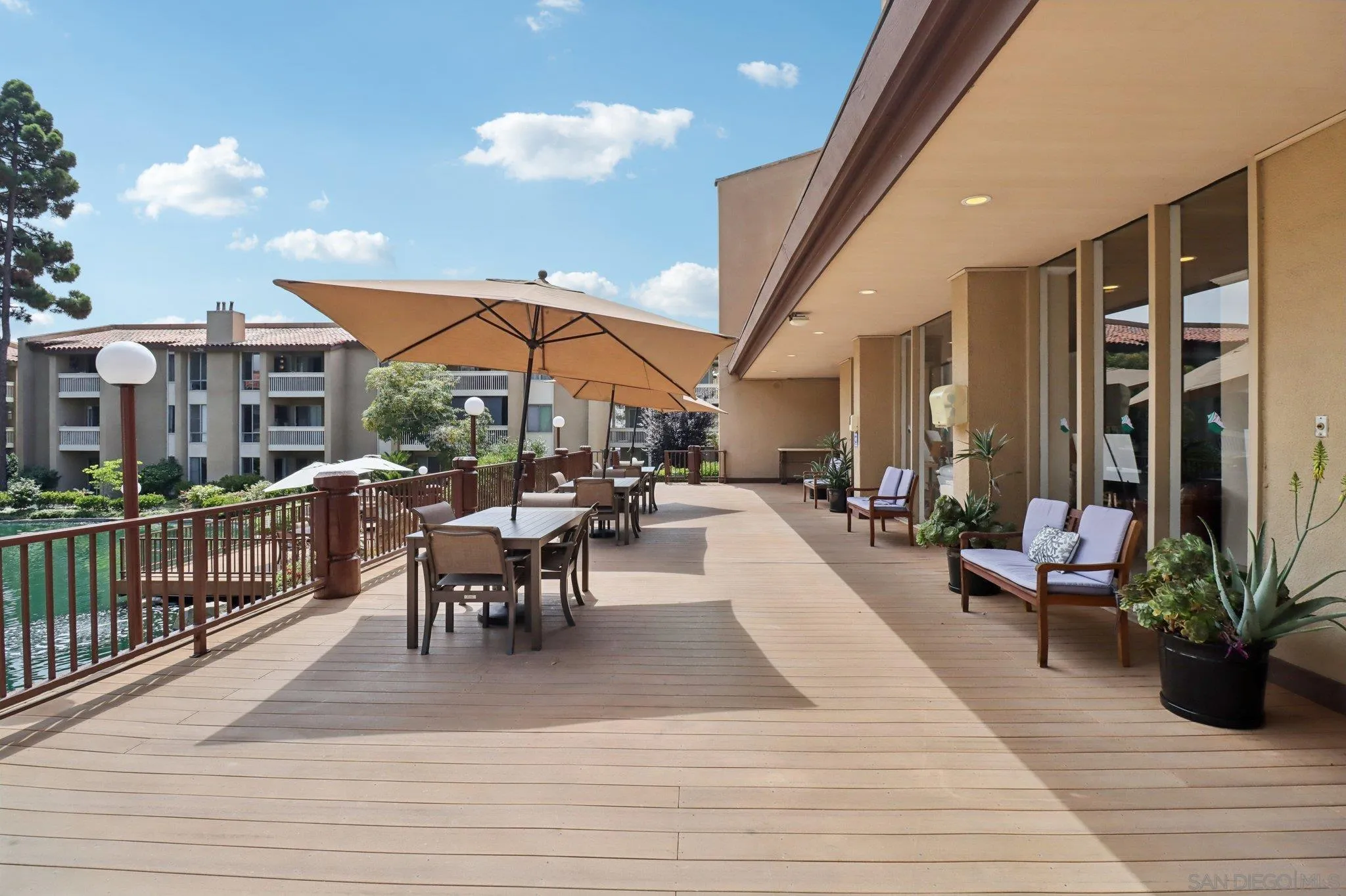 https://cdn.realtyfeed.com/cdn/127/250036327/90b90dcfdb2e86aada8d27b794c32c43.webp