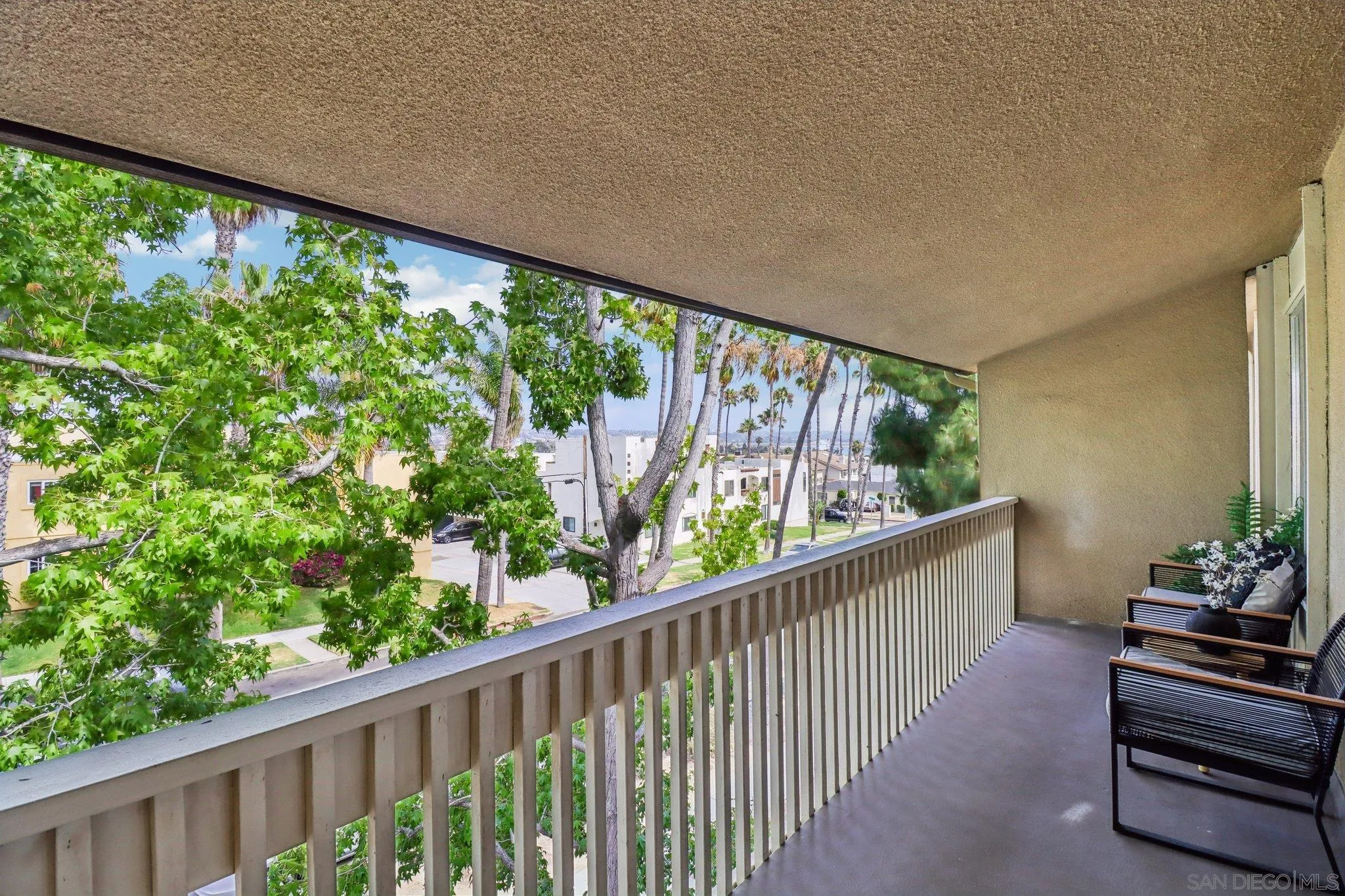 https://cdn.realtyfeed.com/cdn/127/250036327/c8bcf941ed95a333f6d97886f2a777b7.webp